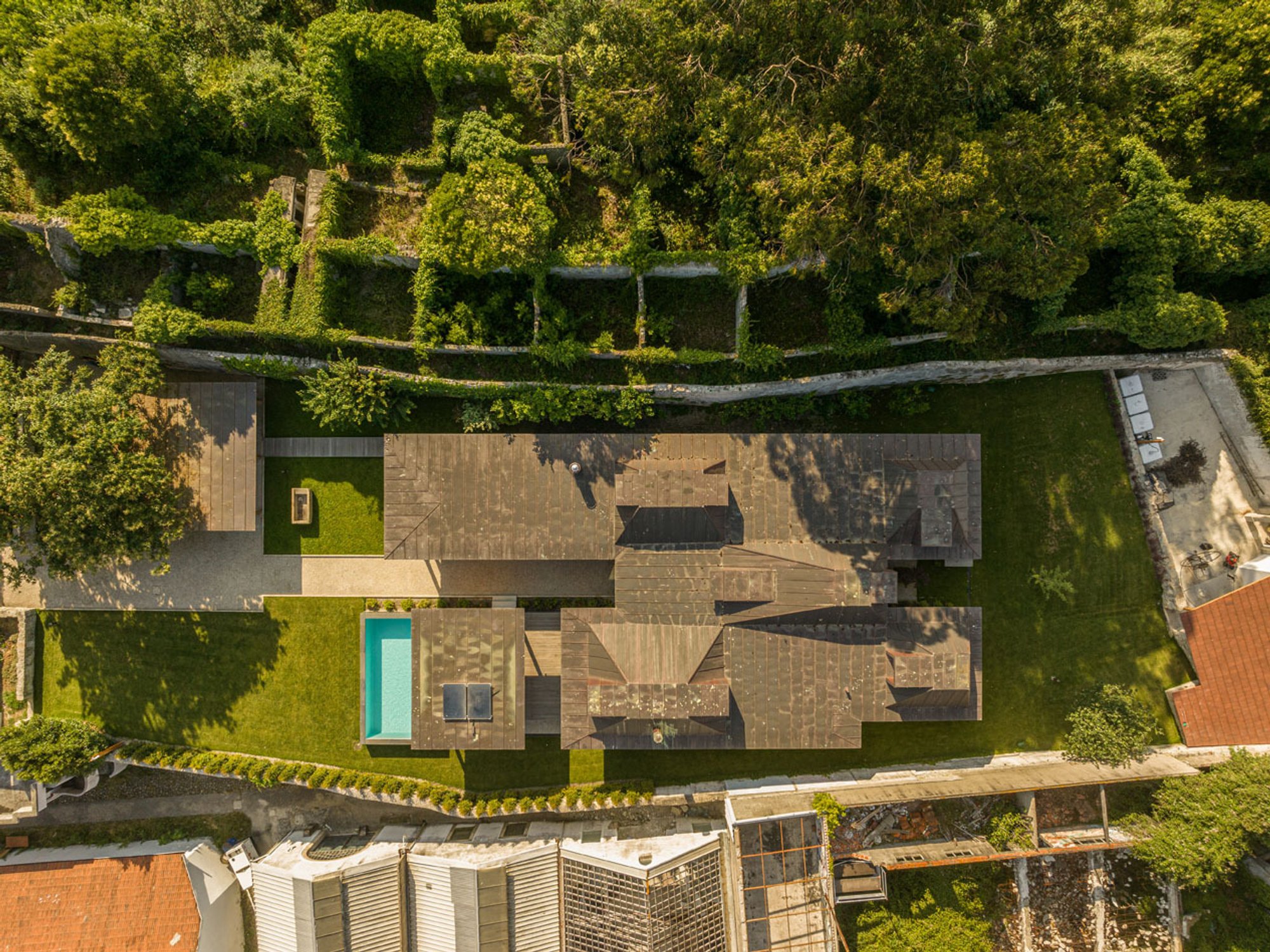 Fontinha House by Carlos Castanheira: A Wooden Sanctuary in the Heart of Porto