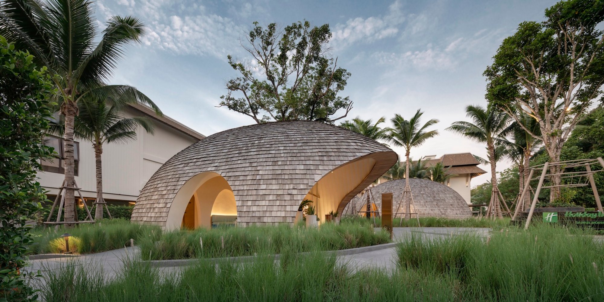 Holiday Inns Samui Lobby by Onion: A Tropical Architecture Narrative Rooted in Local Identity