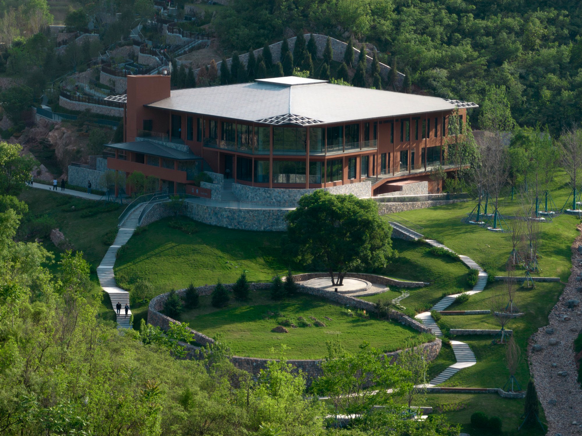 Shijiazhuang Ander Memorial Park · Cloud Mirror by Archermit: A Harmonious Fusion of Nature, Culture, and Architecture