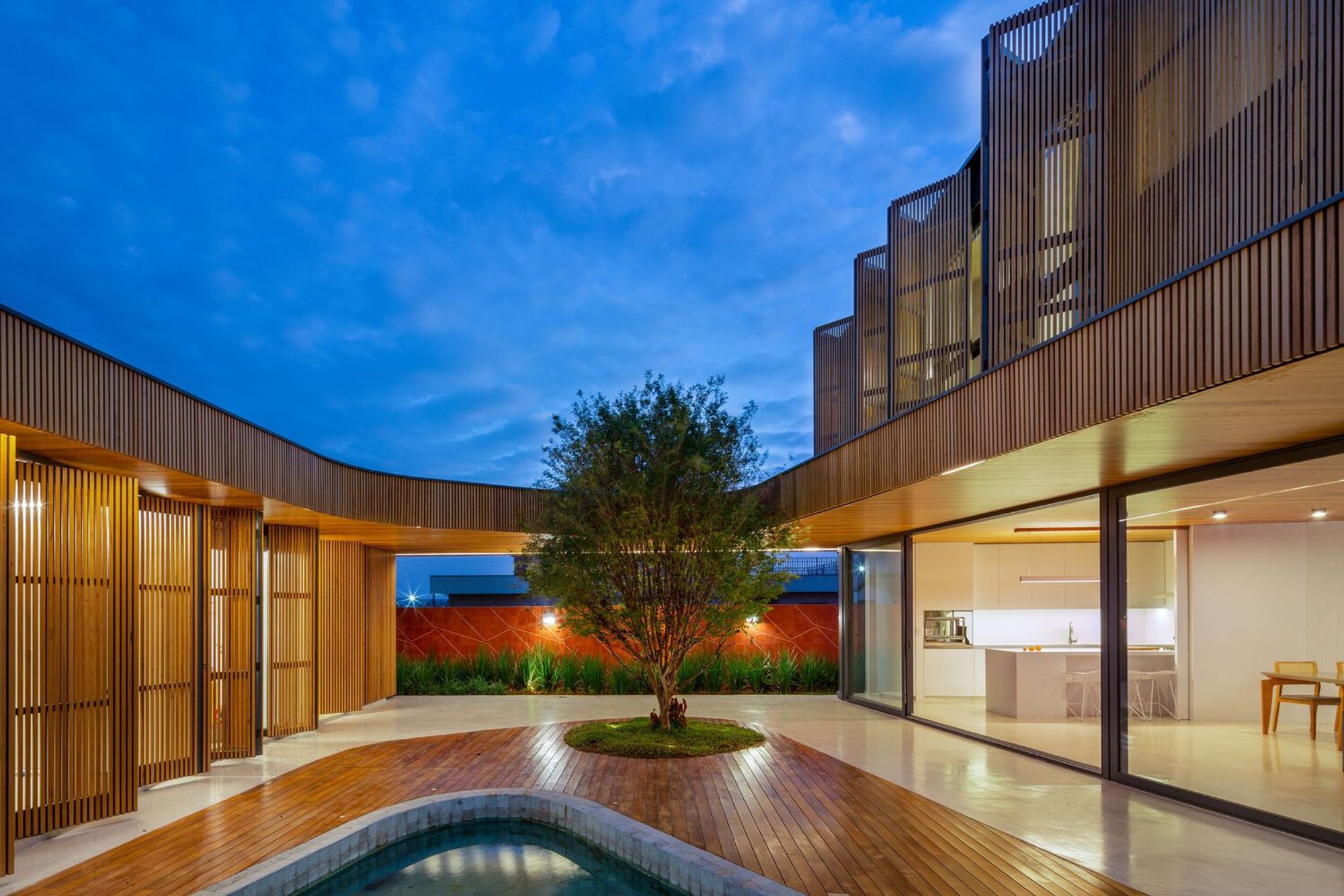 Mandacaru House by Arquitetura Nacional: A Courtyard Oasis of Family, Form, and Function