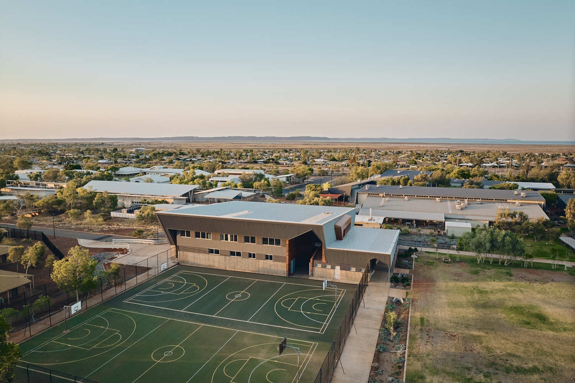 Innovative Educational Architecture in Remote Australia: Karratha Senior High School's Transformation