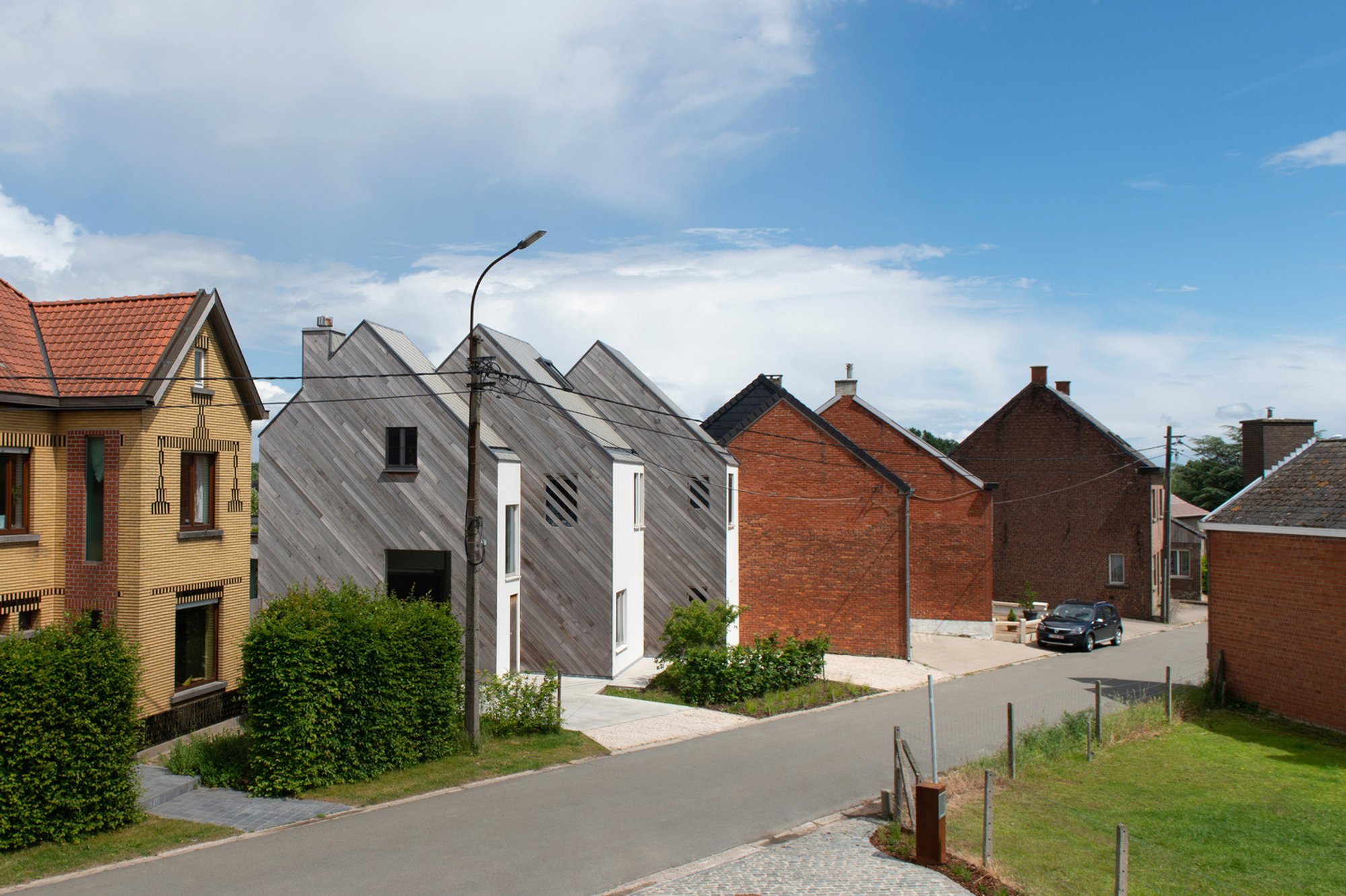 House with Writing Shed by Atelier Tom Vanhee: Innovative Residential Design in Ghent, Belgium