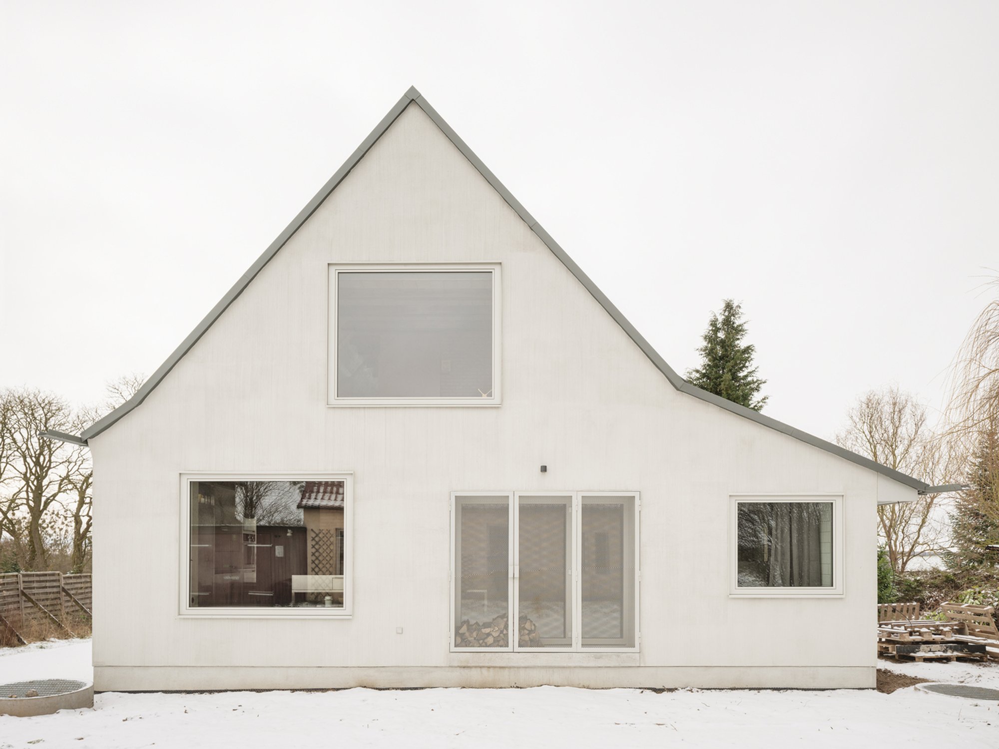 Modern Farmhouse Renovation: Settler's House Conversion by Kloepfel Zeimer Architekten