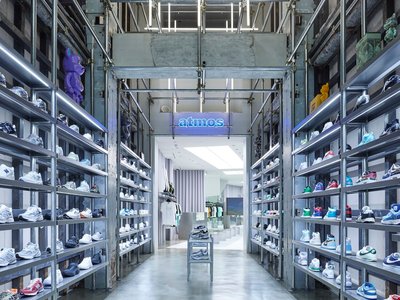 atmos BLUE Omotesando Store by SAKUMAESHIMA: A Raw-Futuristic Retail Experience in the Heart of Harajuku