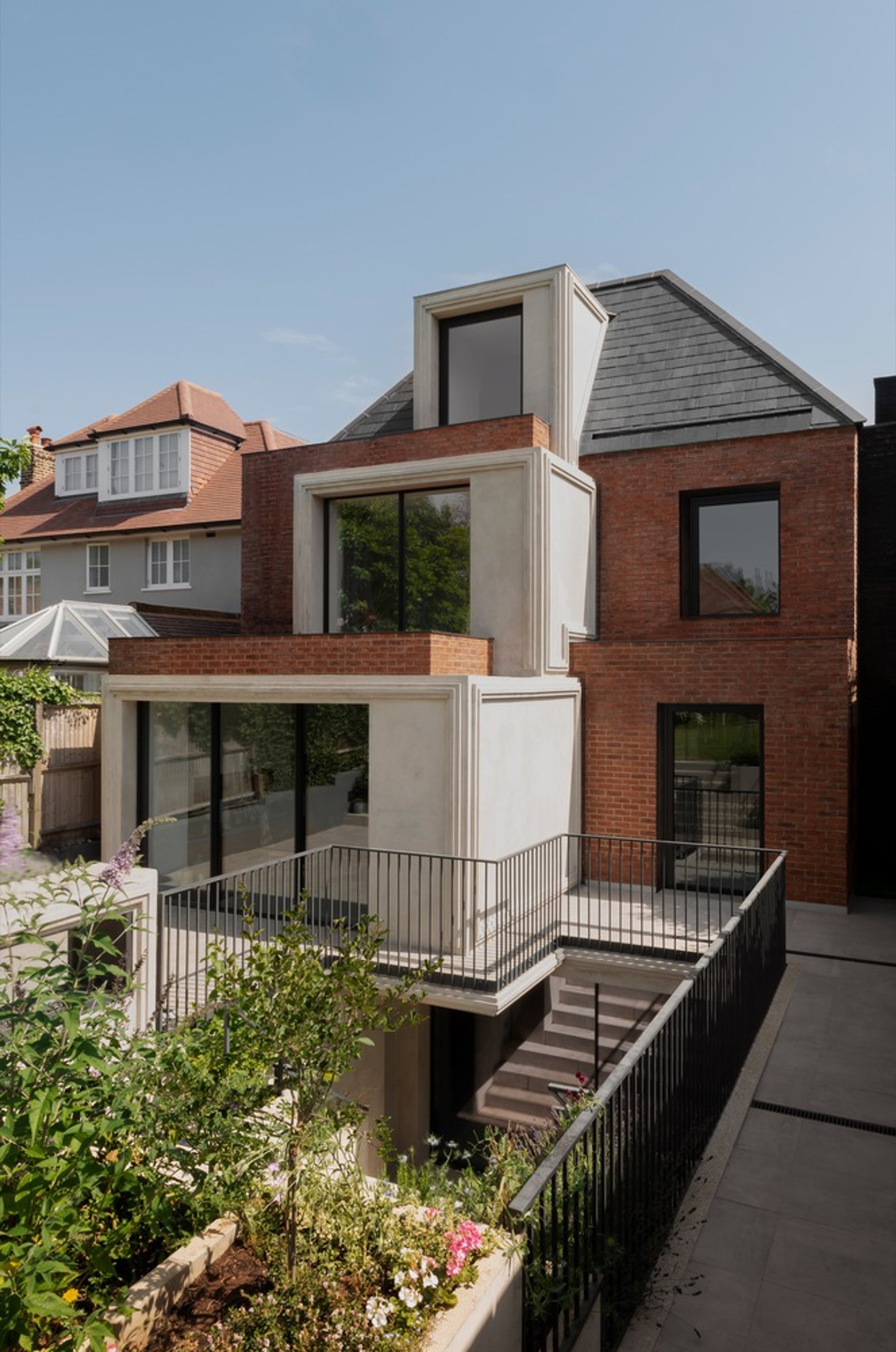 Cast House: A Contemporary Reinterpretation of Edwardian Architecture in Clapham