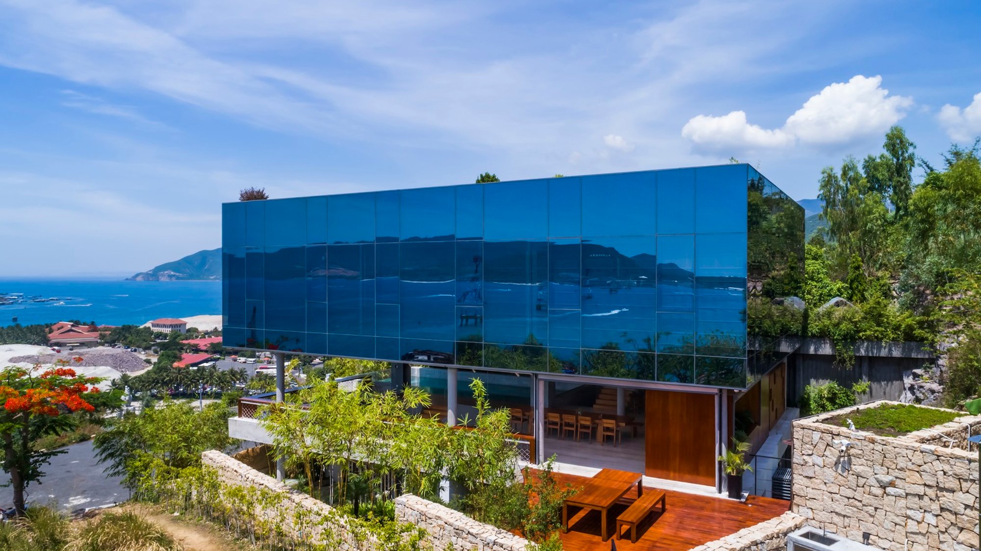 Sky Villa by MM++ Architects — A Masterpiece of Modern Seaside Luxury in Nha Trang, Vietnam