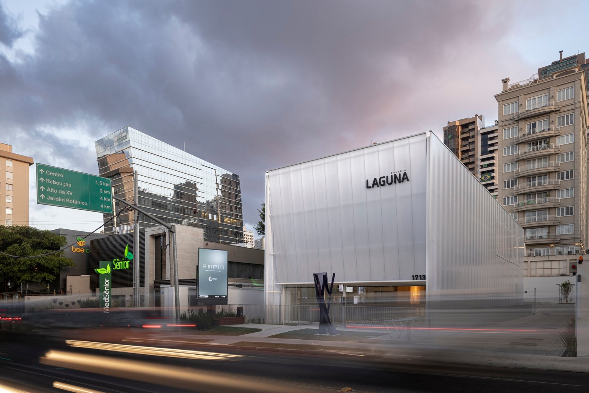 Laguna Gallery by Estúdio 41: A Luminous Urban Landmark in Curitiba