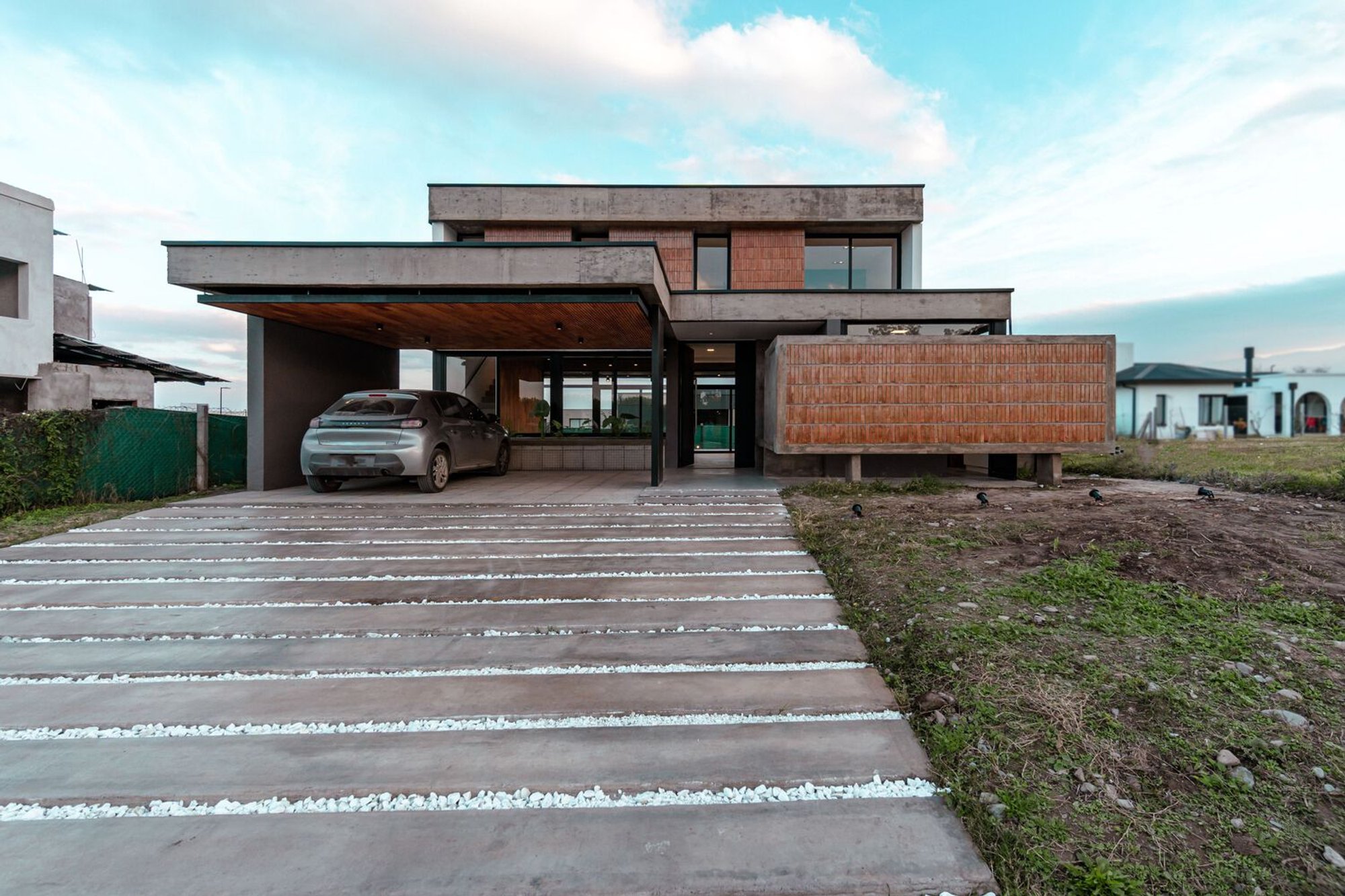 House in Alto Verde by Estudio Giraudo: A Contemporary Architectural Masterpiece in Cevil Redondo, Argentina