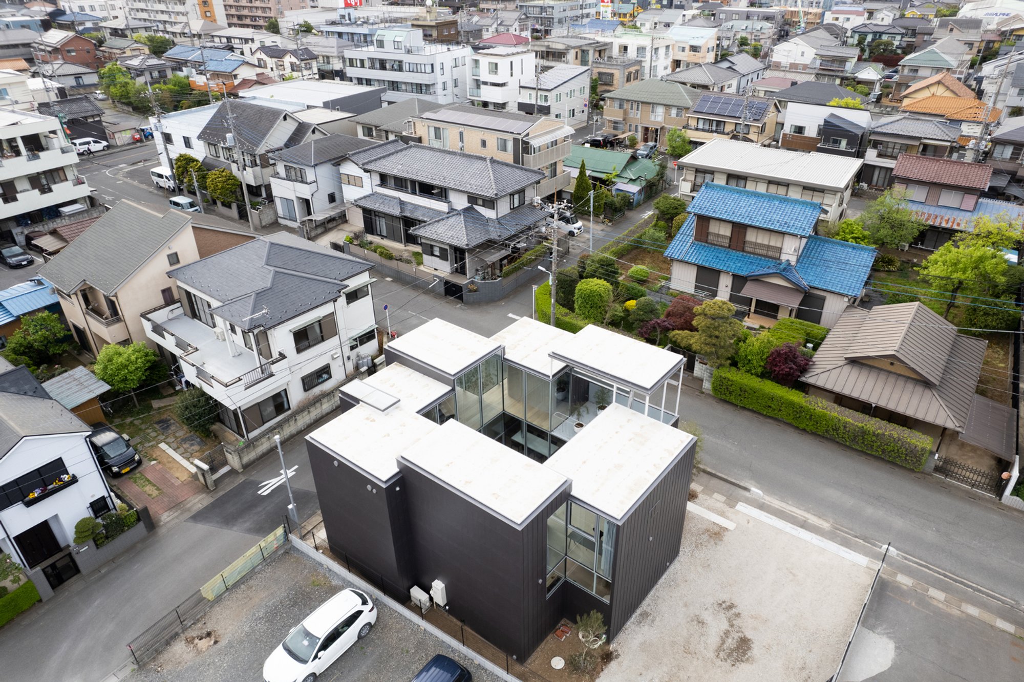 Abe House by masafumiharigaiarchitecture: A Harmonious Fusion of Structural Innovation and Human Sensation in Residential Architecture
