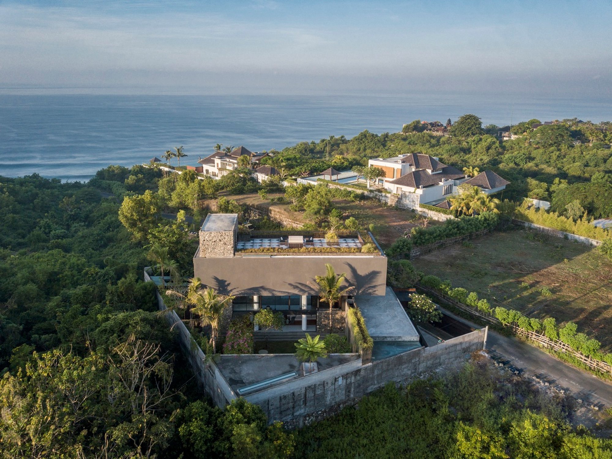 Villa Cumulus by Arkana Architects: A Tropical Contemporary Oasis in South Kuta, Bali