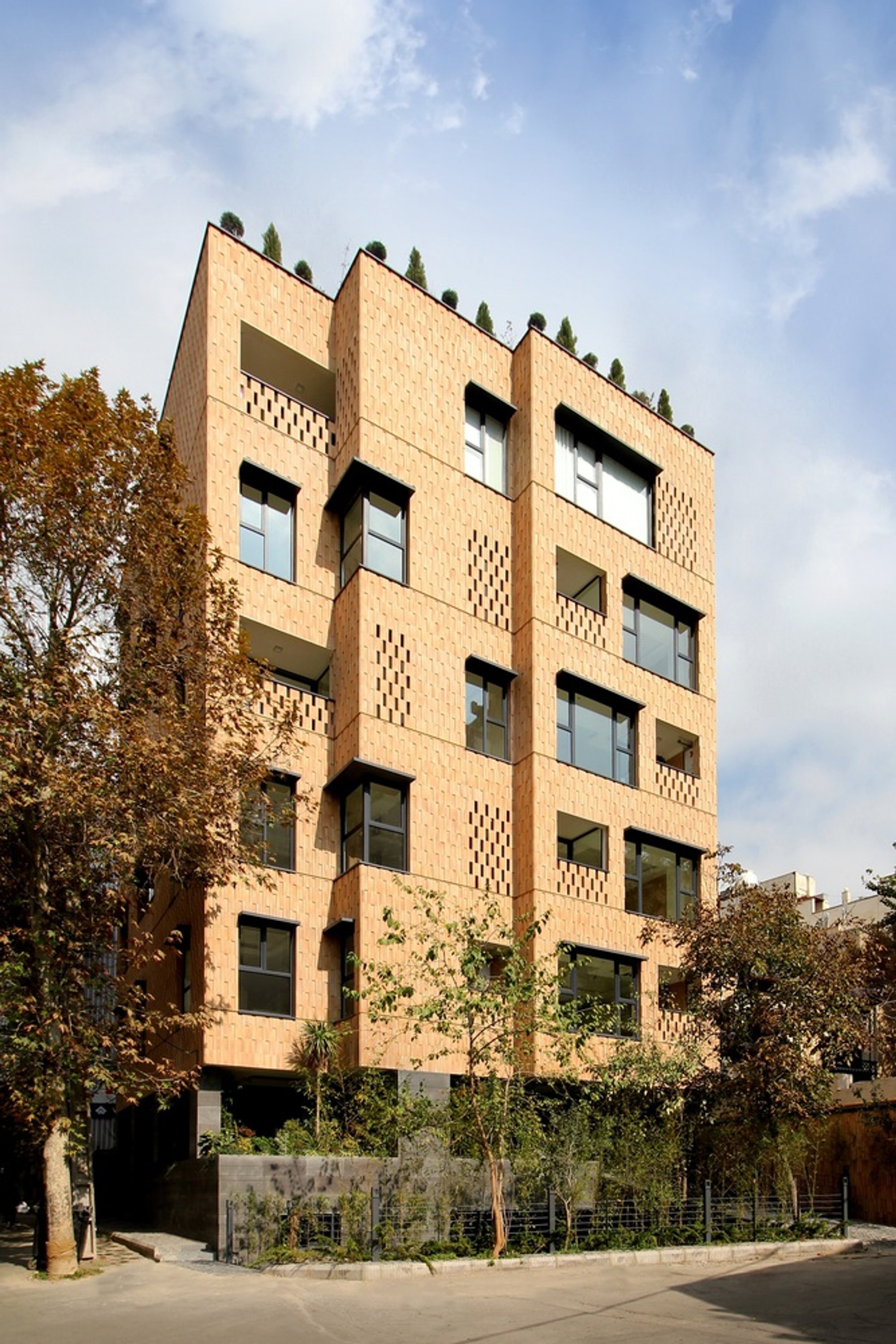 BI-HESAR Residential Apartments by KARABON: A No-Wall Vision for Urban Living in Tehran