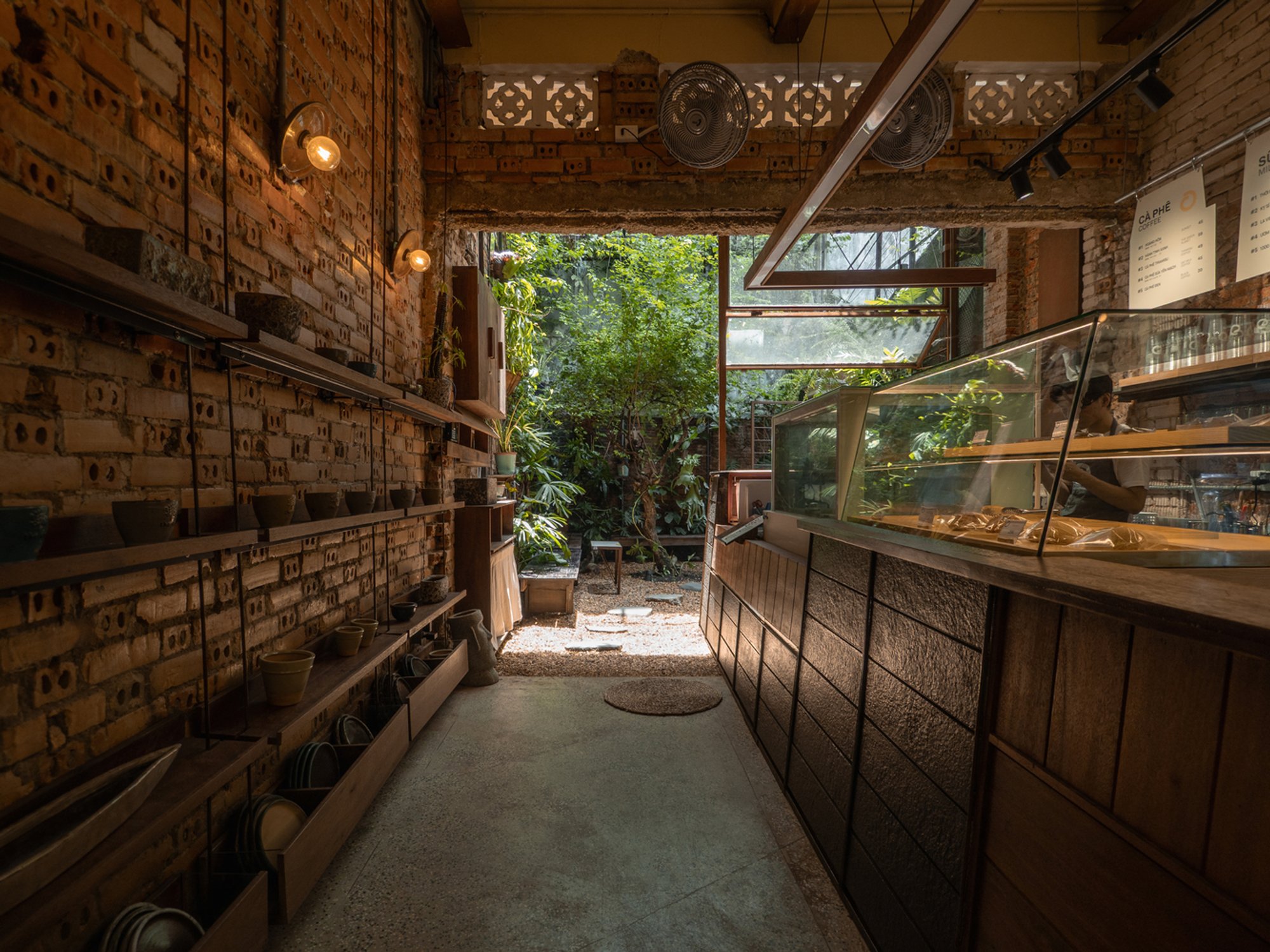 O Plant-based Ton That Dam: A Model of Adaptive Reuse Restaurant Design in Ho Chi Minh City by xưởng xép