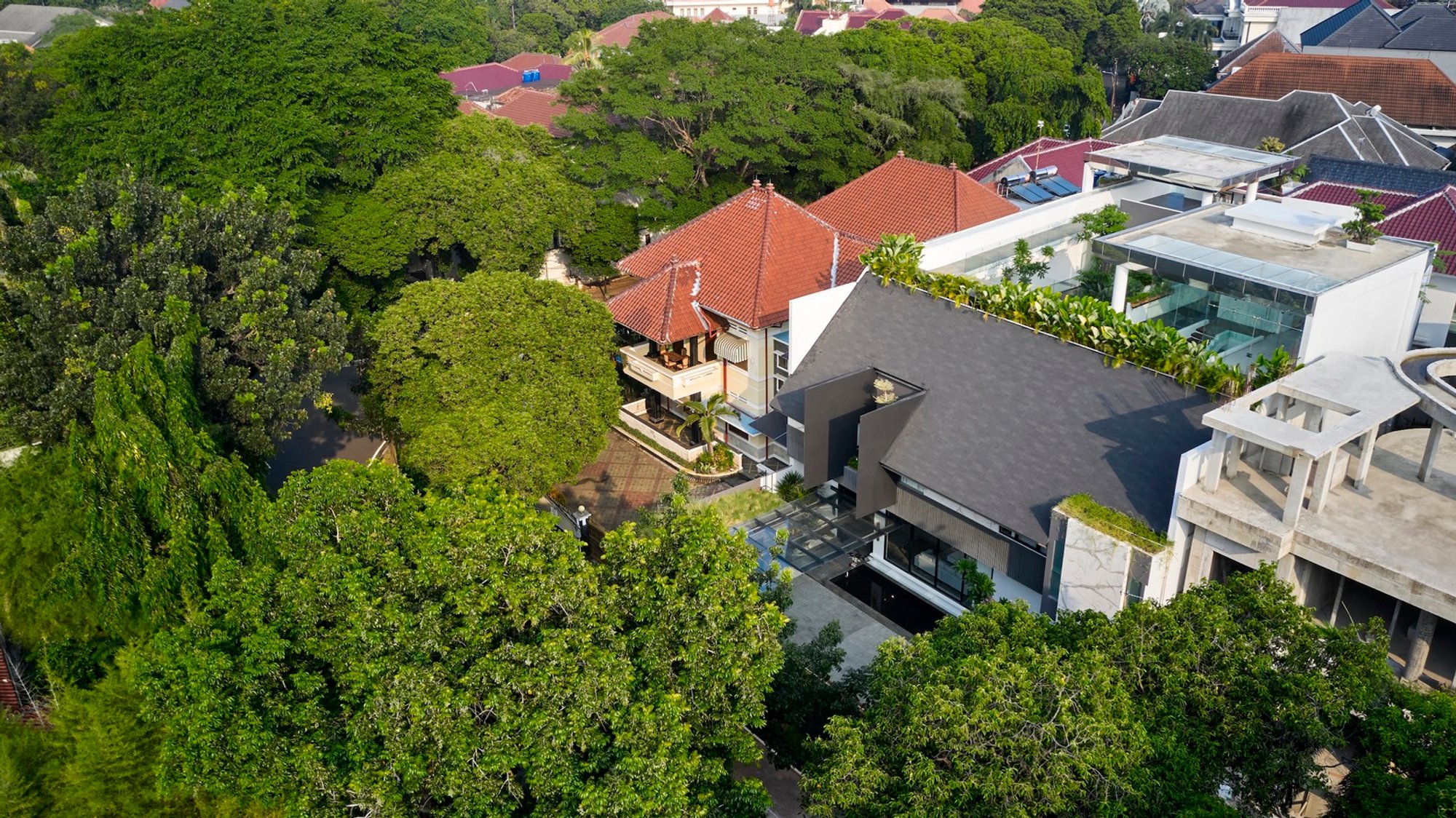 Hidden Garden House by RAD+ar: A Lush Urban Oasis Reimagining Tropical Living in Jakarta