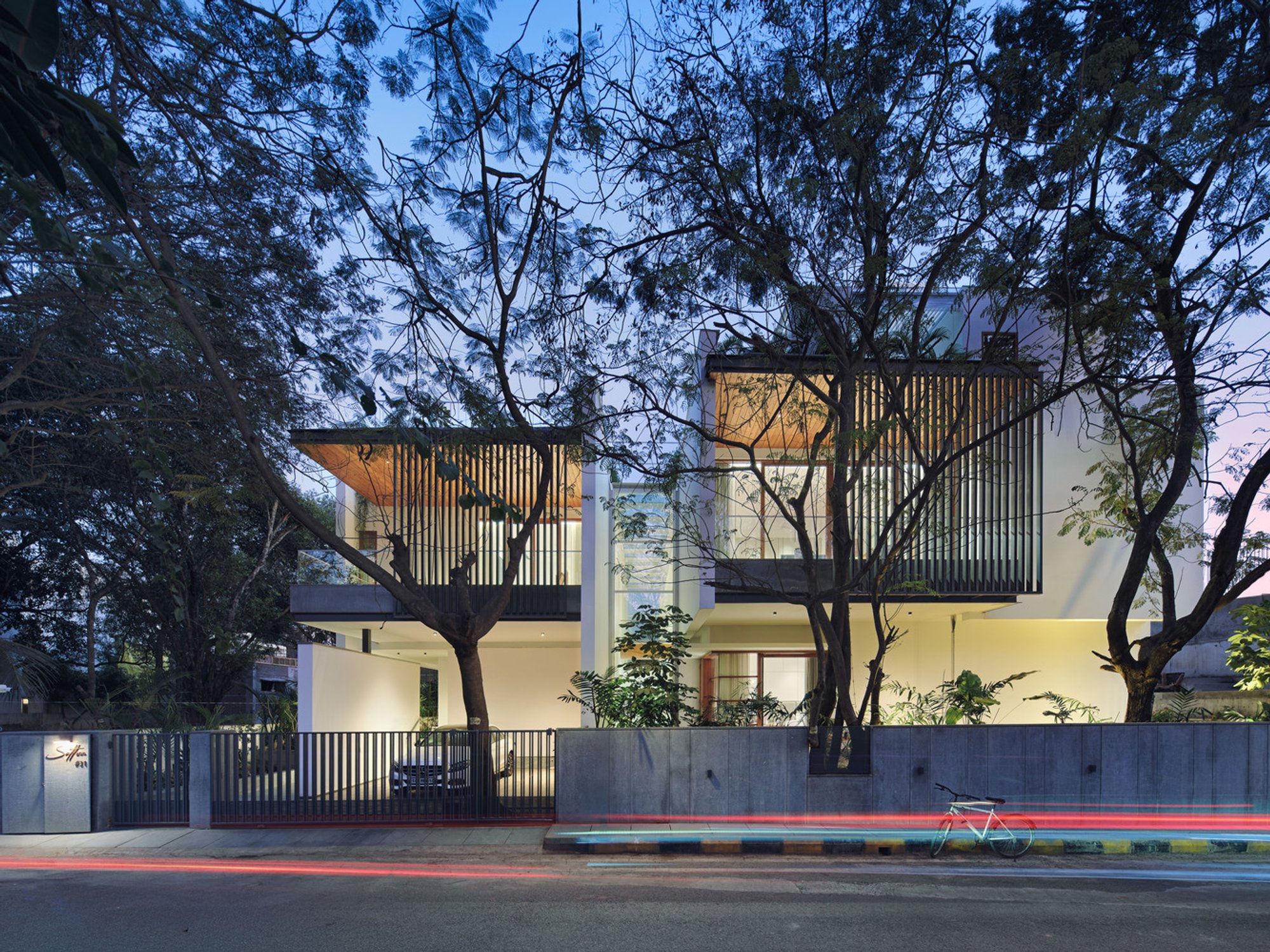 The Split House by Collage Architecture Studio: A Contemporary Courtyard House Design in India