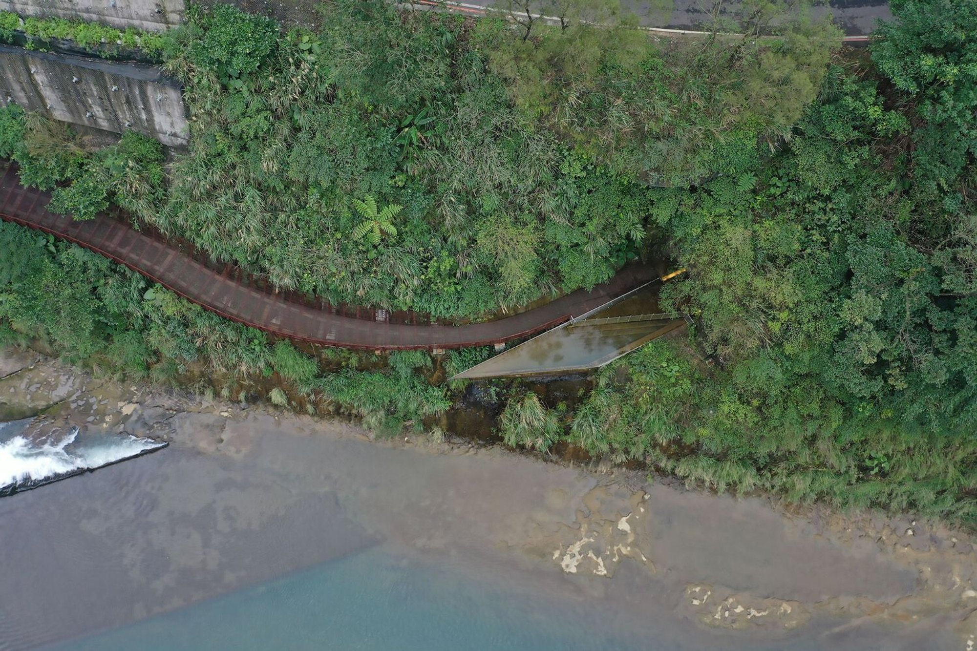 The Dark Line Path: A Poetic Landscape Transformation by mICHELE & mIQUEL + dA VISION DESIGN