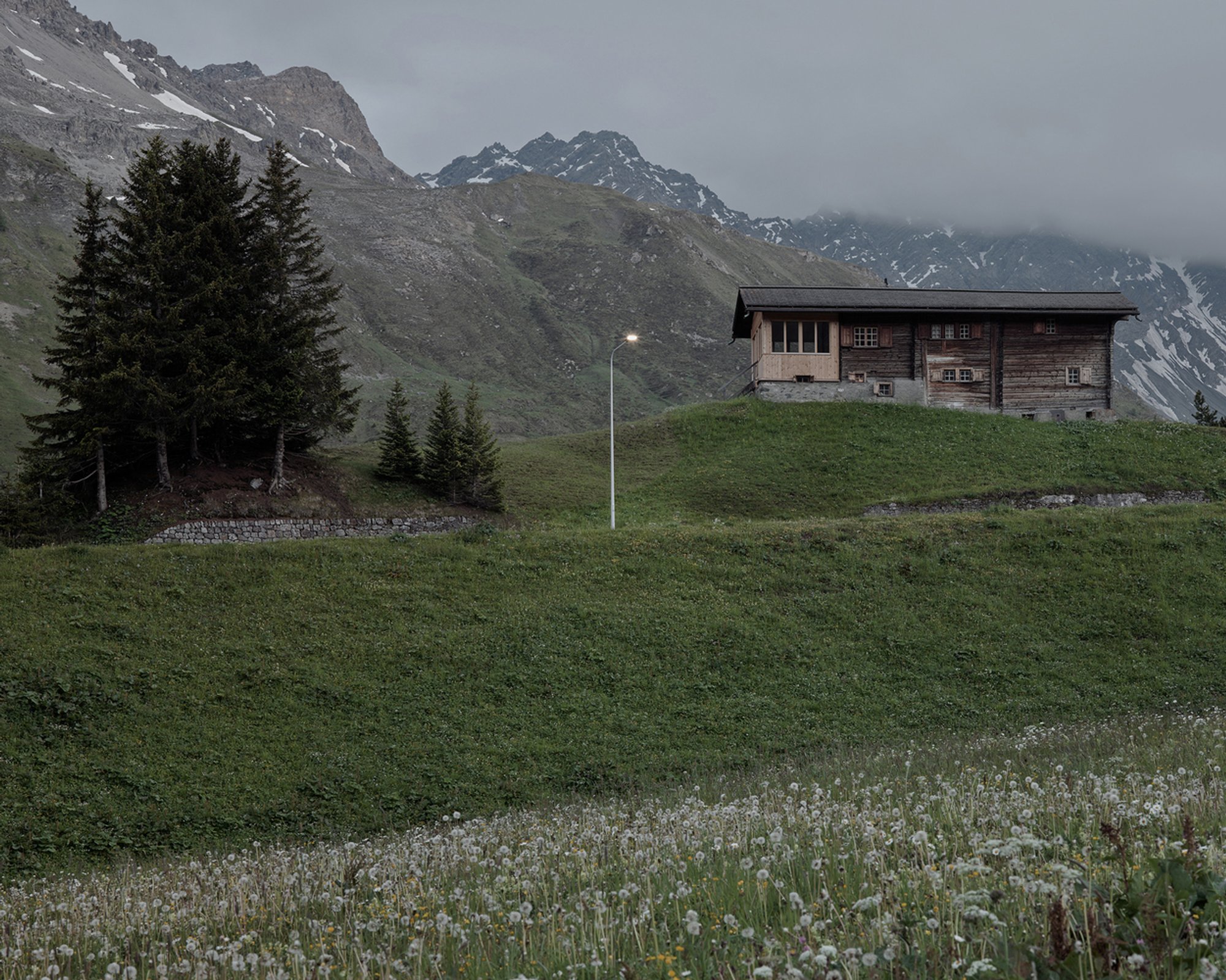 CIAHAD House by Camponovo Baumgartner Architekten: A Thoughtful Renovation in the Heart of the Swiss Alps