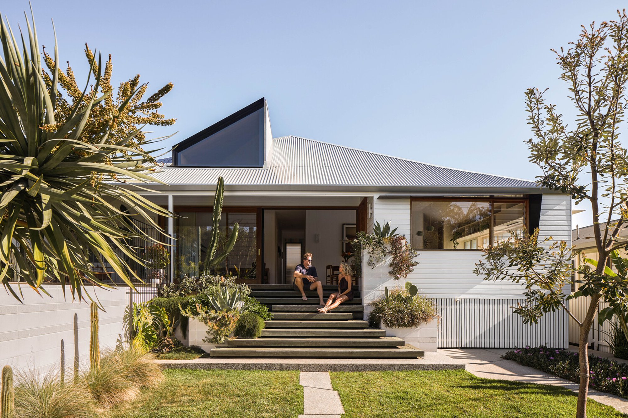 Phoenix House by HGA.Studio: A Restored Queenslander House in Byron Bay Symbolizing Renewal and Sustainable Design