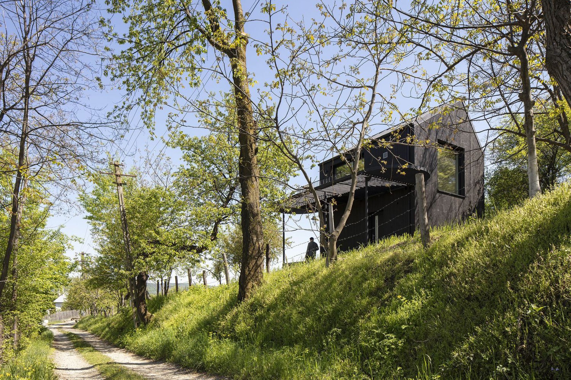 CL02 Cabin by Vinklu: A Model of Modern Cabin Architecture in Romania