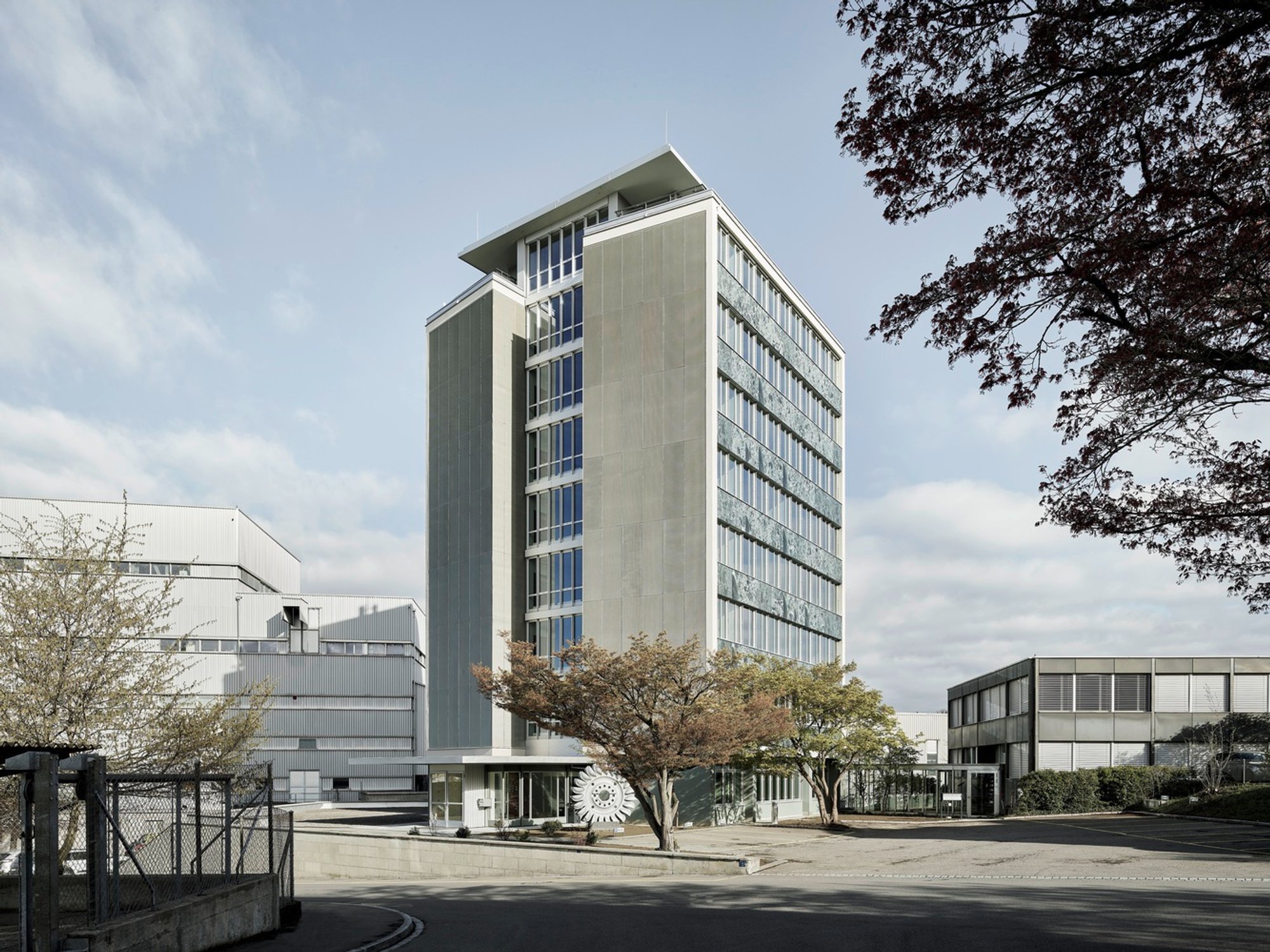 Verwaltungsgebäude Brugg Kabelwerke / Office Building by Tschudin Urech Bolt Architekten