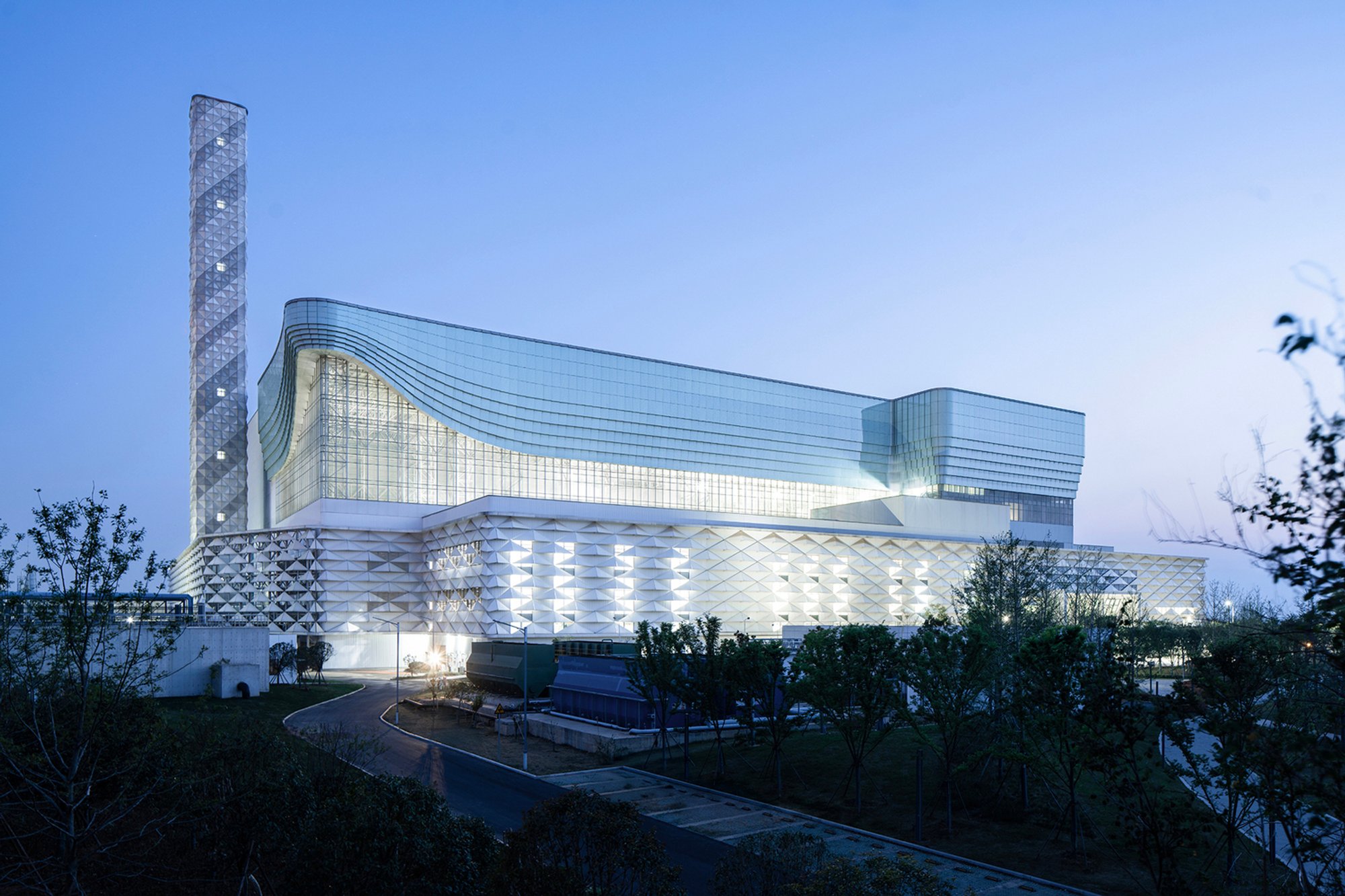 Wuhan Qianzishan Waste-to-Energy Power Plant: Redefining Industrial Architecture Through Machine Aesthetics