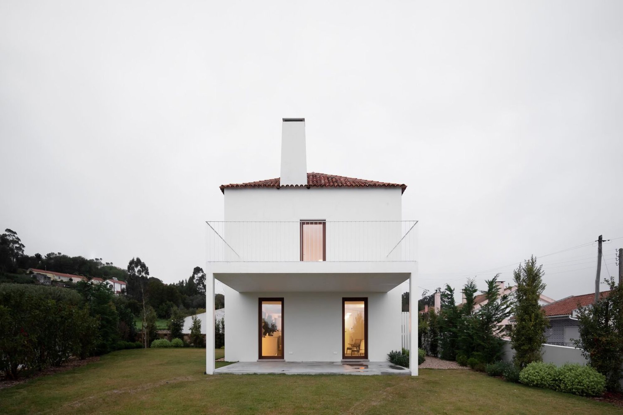 House in Ranholas by Vasco Lima Mayer: A Harmonious Dialogue Between Nature and Tradition
