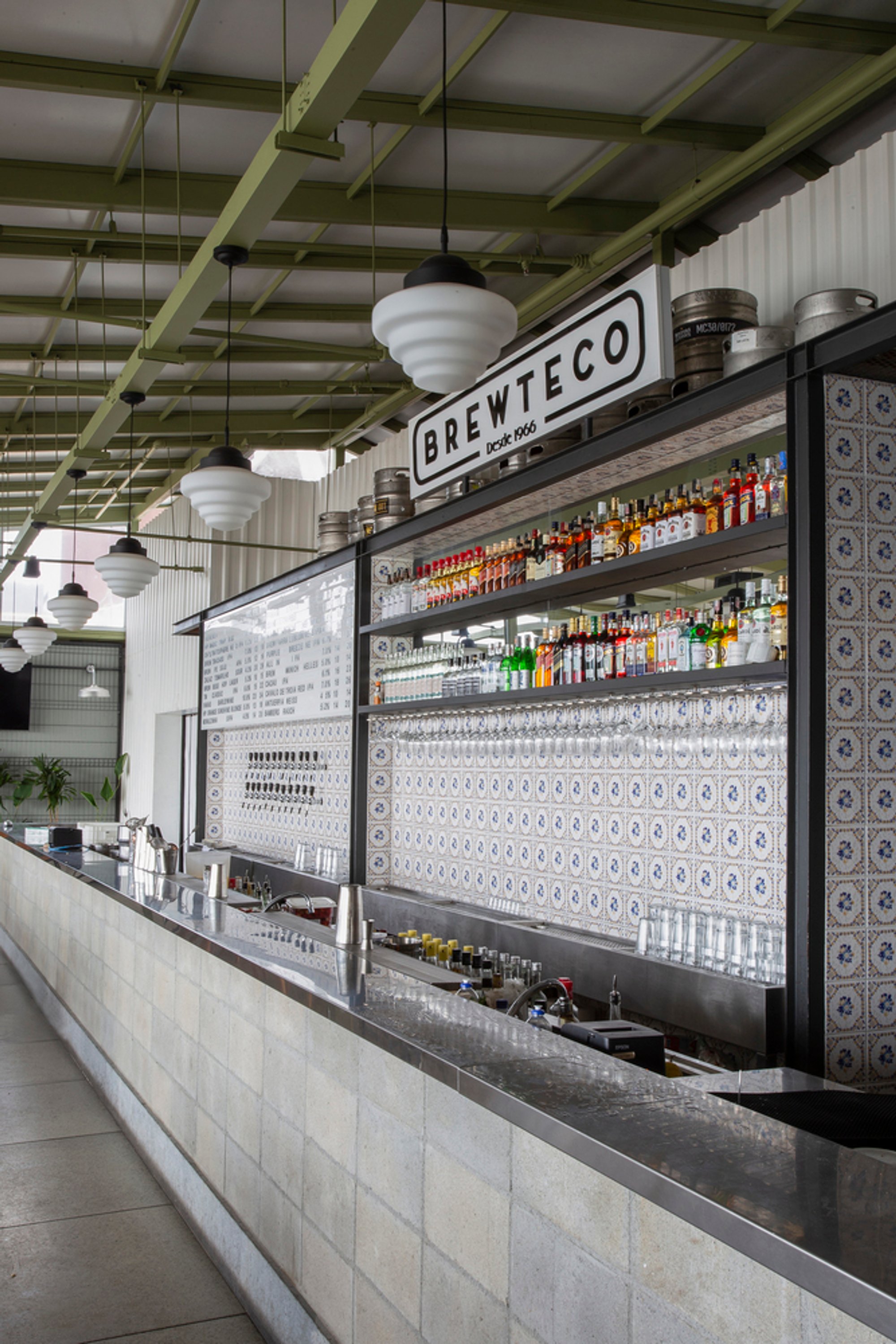 Terraço Botafogo Brewery by Tadu Arquitetura: Rooftop Craft Beer Haven Overlooking Rio’s Iconic Sugarloaf