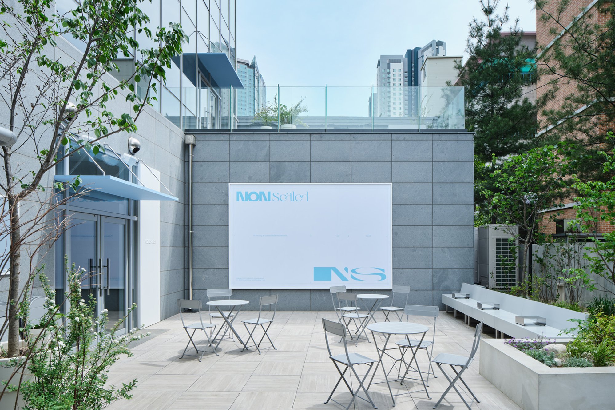NONSCALED Cafe by TCTC: A Spatial Identity Defined by Signature Color and Modular Aesthetic