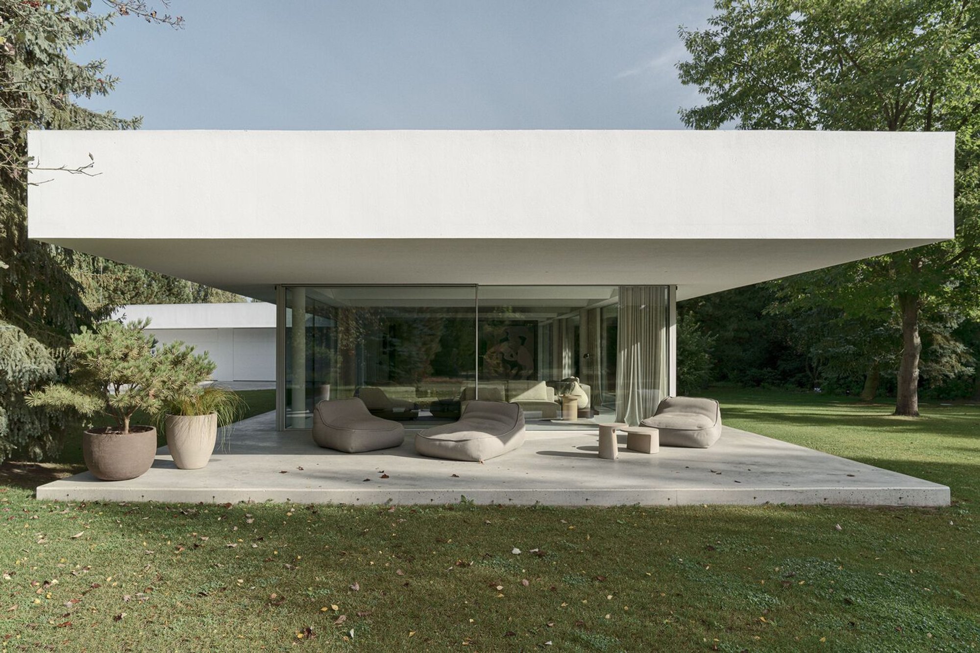 S House: A Masterpiece of Minimalist Residential Architecture by PL.Architekci