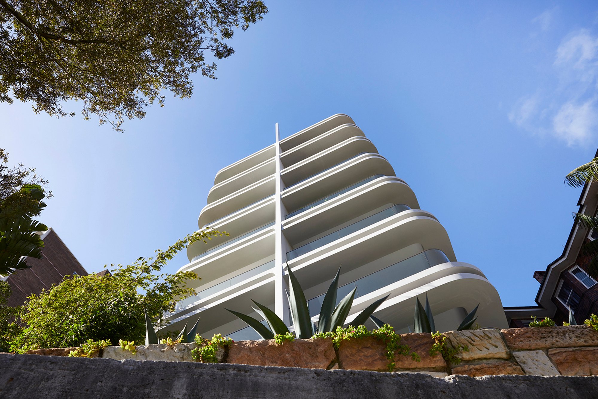 Pointe Living Apartment: A Benchmark in Sustainable Multi-Residential Architecture by Luigi Rosselli Architects