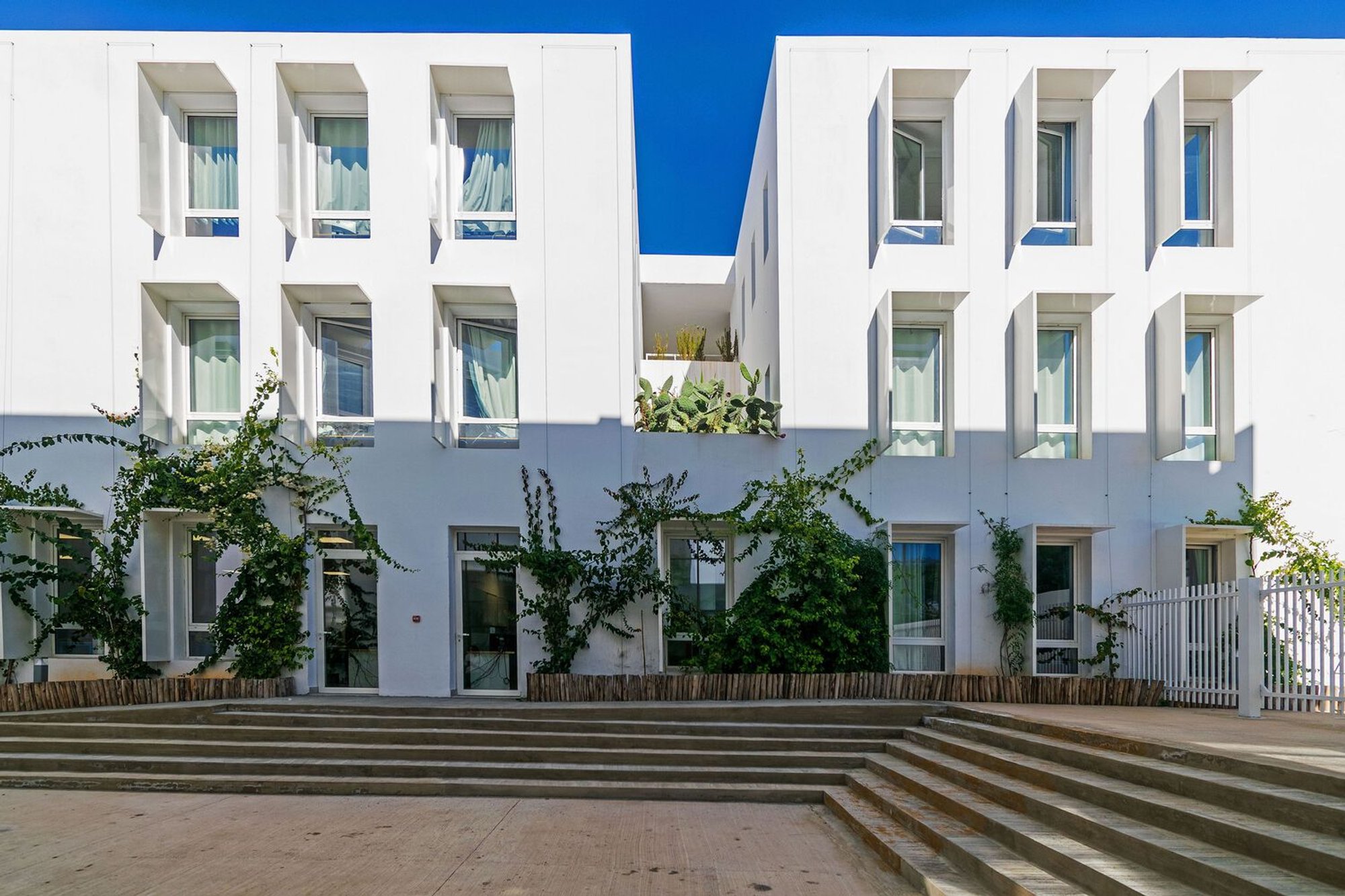 Descartes School by Arpio Architects: A Benchmark in Sustainable School Architecture in Morocco
