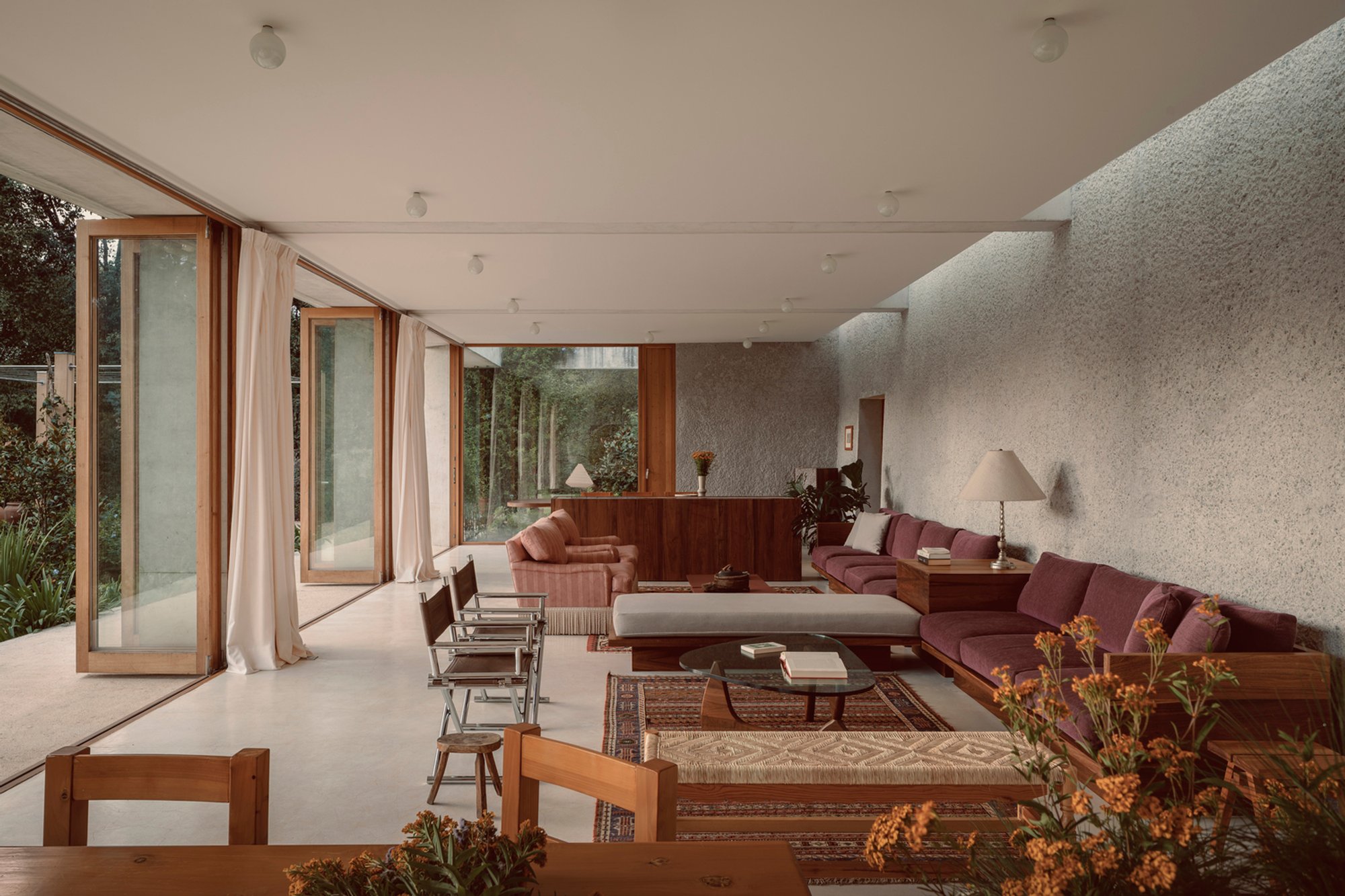 House Between Two Rivers by Taller 3000: A Masterpiece of Off-Grid Mountain House Architecture in Valle de Bravo