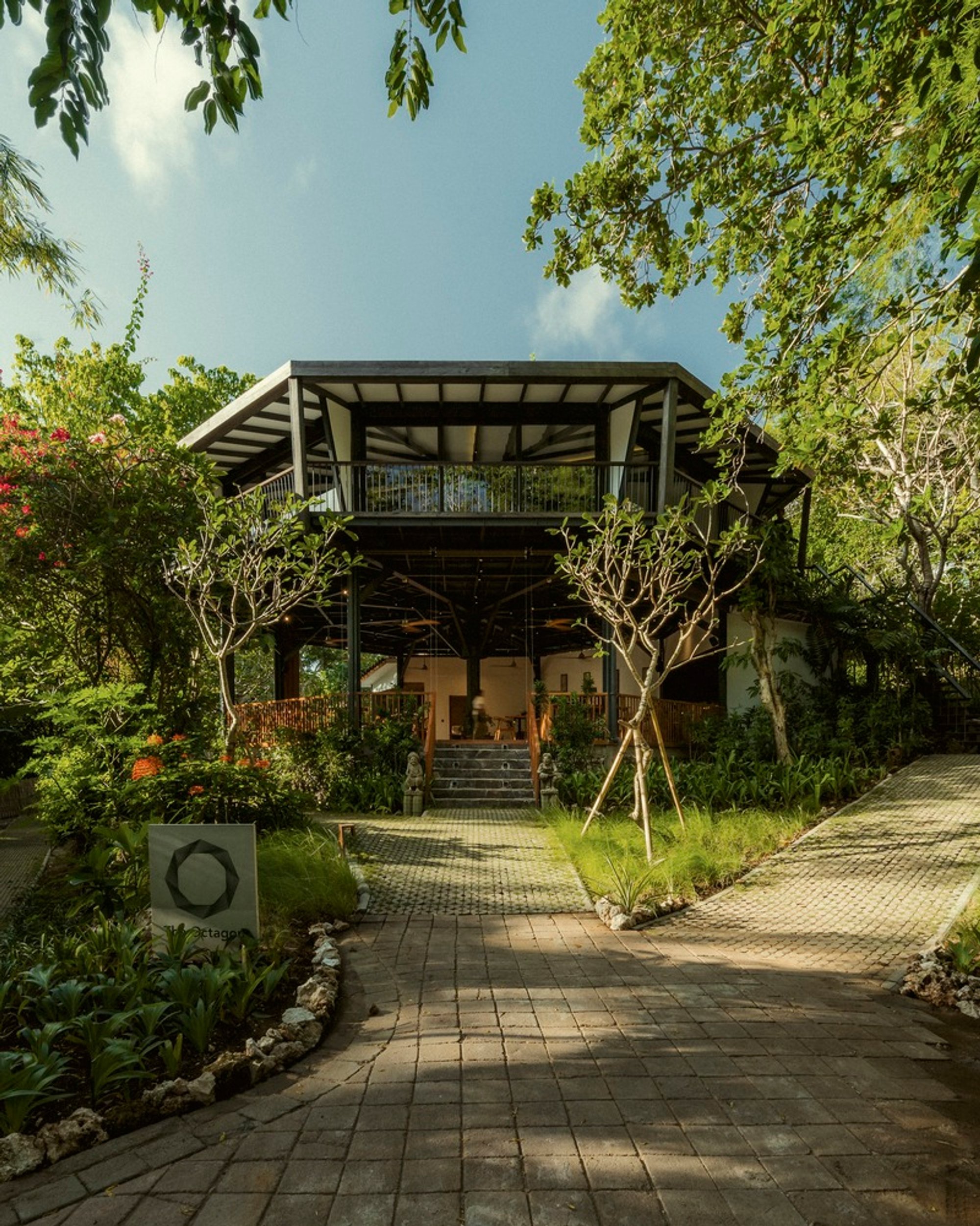 The Octagon by Stilt Studios: A Sustainable Restaurant and Workspace Immersed in Bali’s Forest Canopy