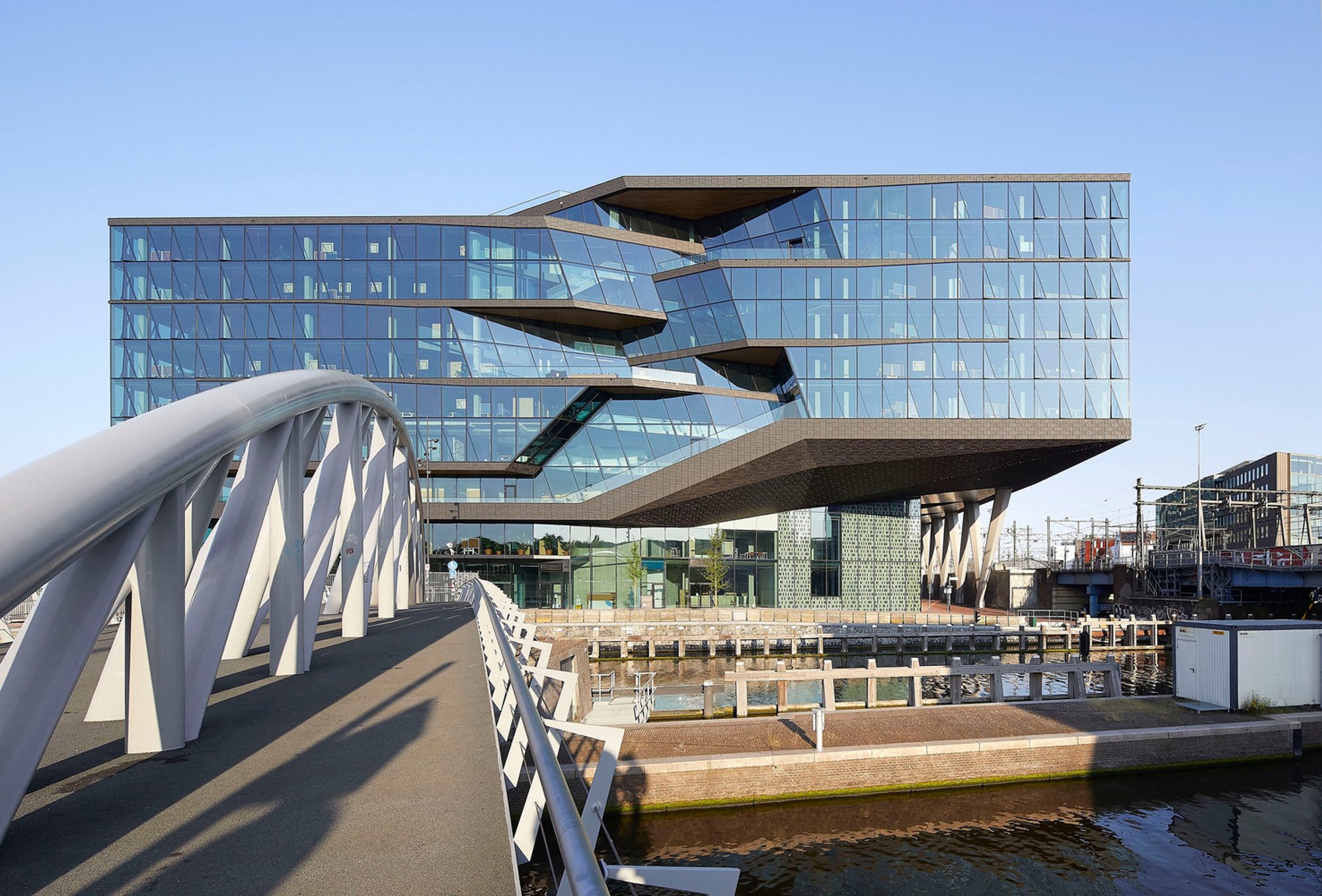 Booking.com City Campus by UNStudio – A Next-Gen Urban Workplace in Amsterdam