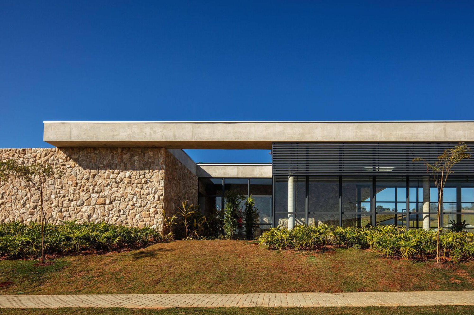 Contemporary Recreational Architecture: The Tamboré Club by DMDV Arquitetos in Jundiaí, Brazil