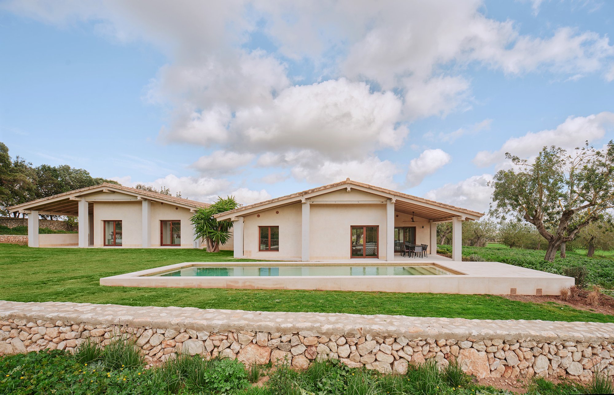 Cas Sestadors: A Sensual Mallorcan Rural House Renovation Rooted in Agricultural Memory