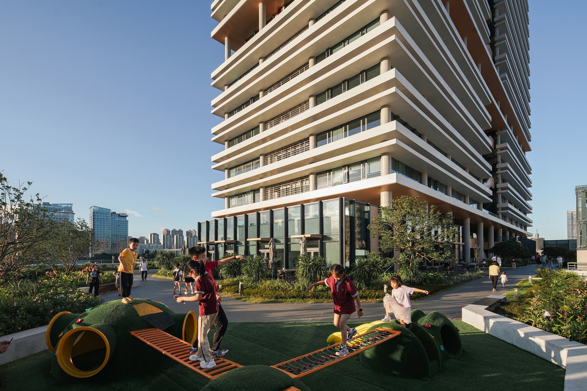 Zhuhai Planning Science and Technology Innovation Center: Fair-Faced Concrete Architecture Rooted in Regional Identity