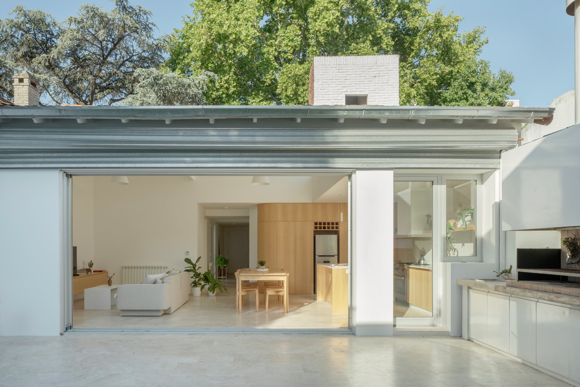 House Florida by Di Marco + Robles Arquitectos: A Thoughtful Contemporary House Renovation in Argentina