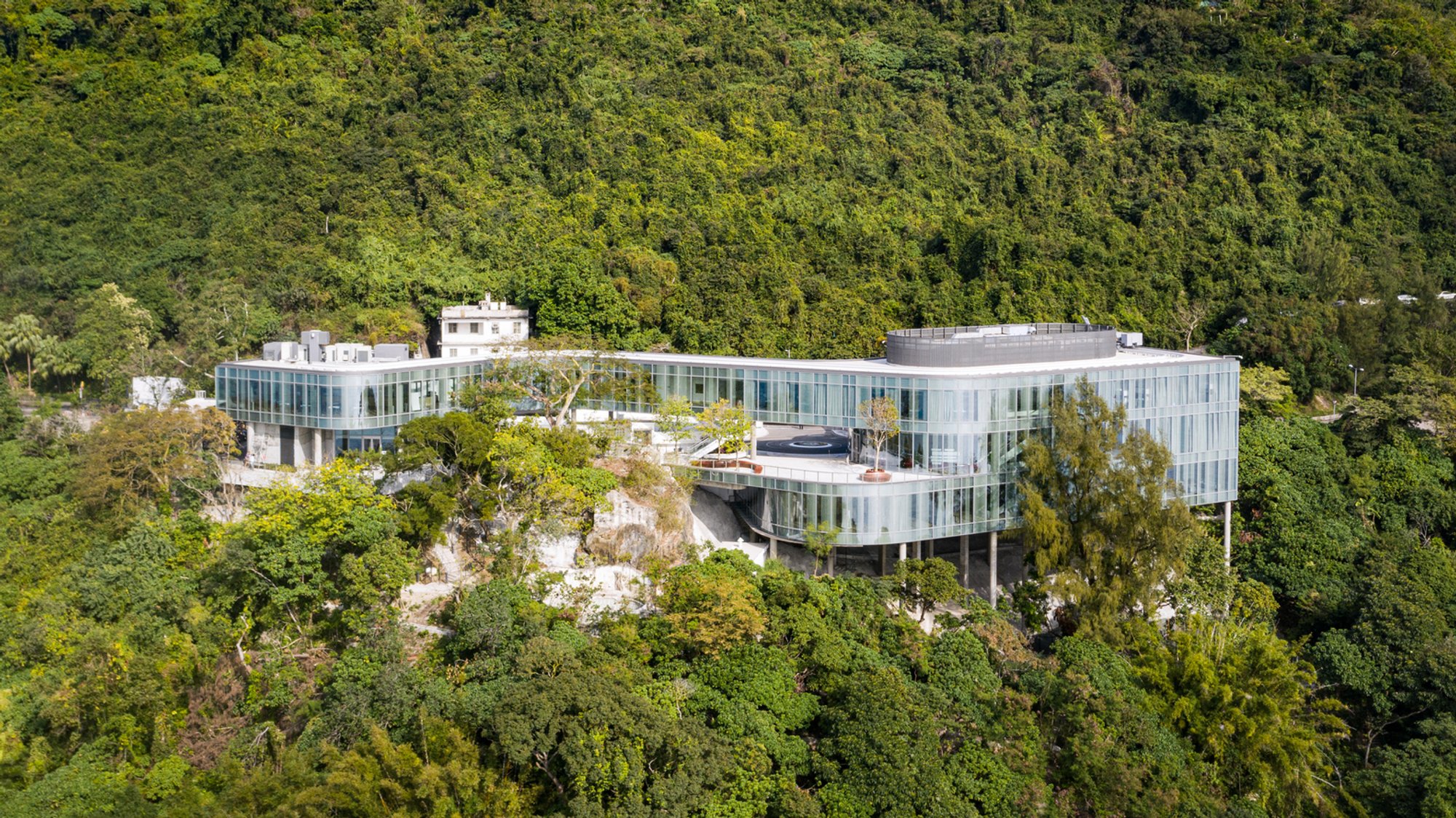 The Hong Kong Jockey Club University of Chicago Academic Complex: A Floating Campus of Heritage, Nature, and Innovation
