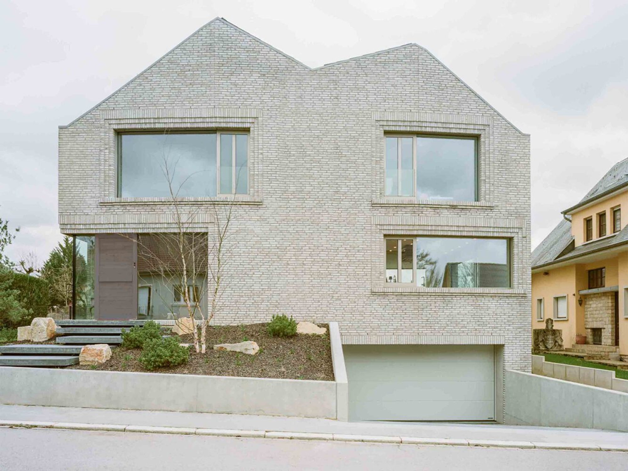 Maison Barnich by dagli + atélier d’architecture: A Modern Brick House Rooted in Craft and Context
