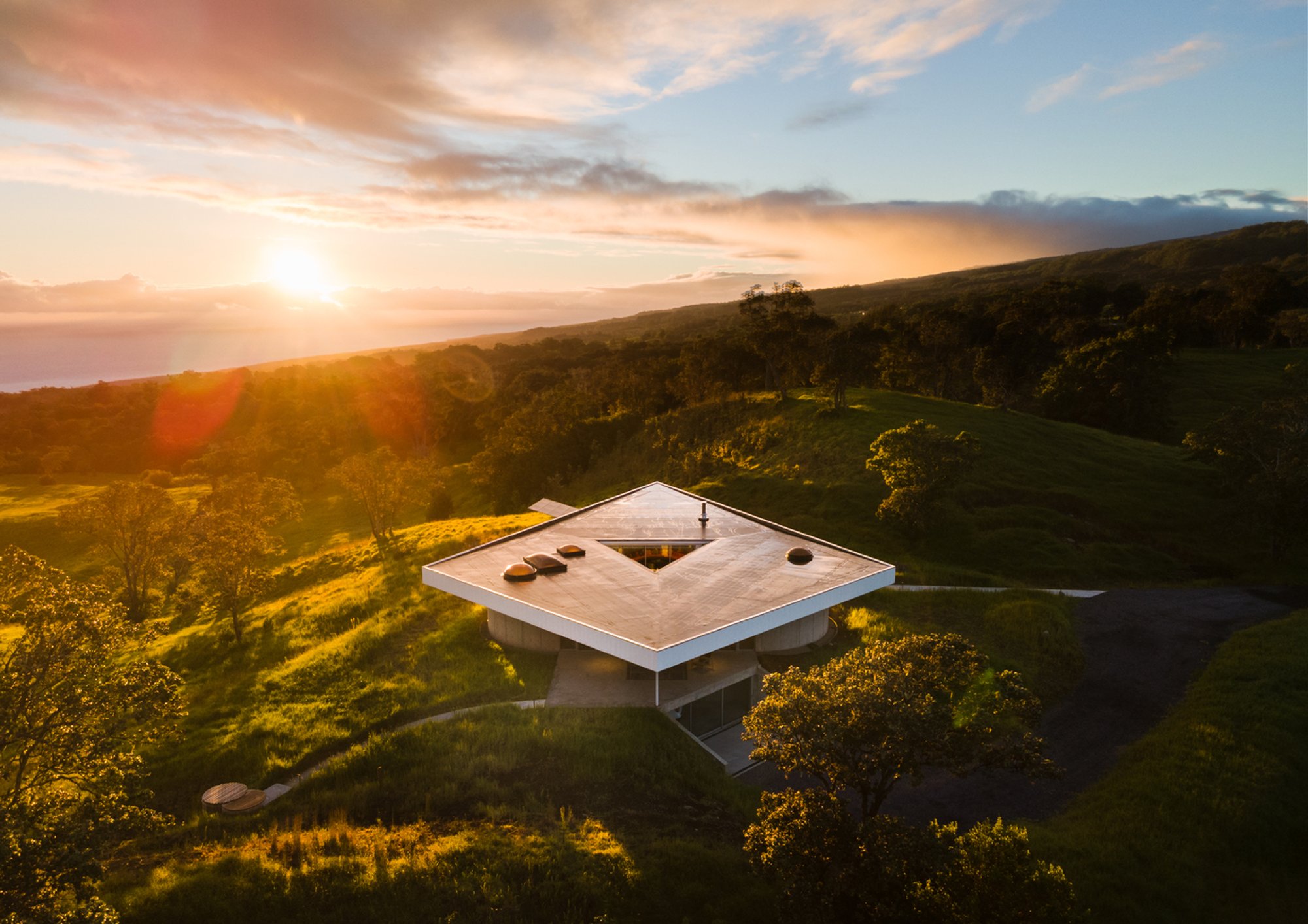 Musubi House by Craig Steely Architecture: A Sculptural Off-Grid Retreat in Hawaii’s Windswept Grasslands