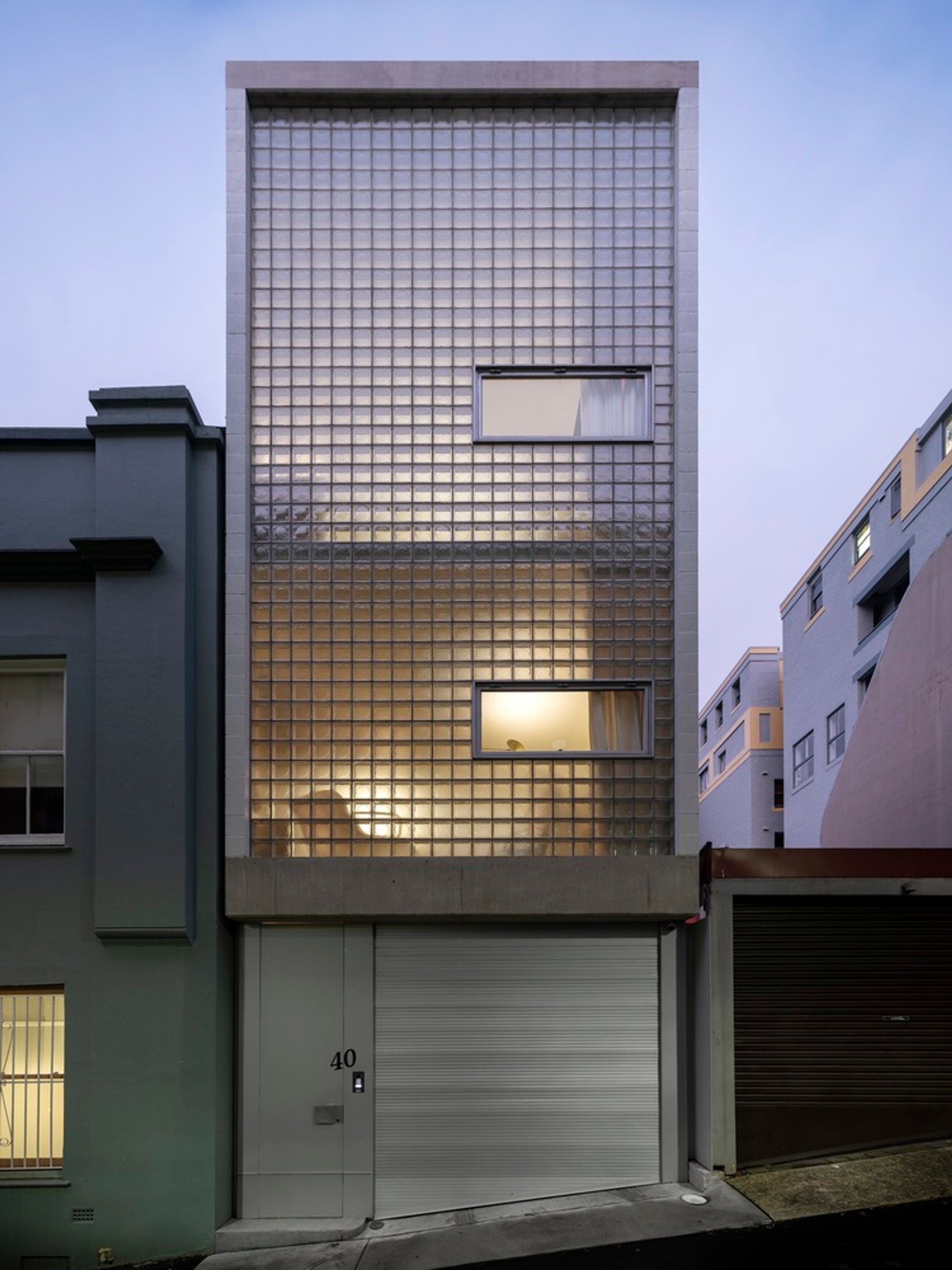 Laneway Glass House by Brad Swartz Architect + Henry Wilson: A Vertical Masterpiece of Light, Space, and Urban Density