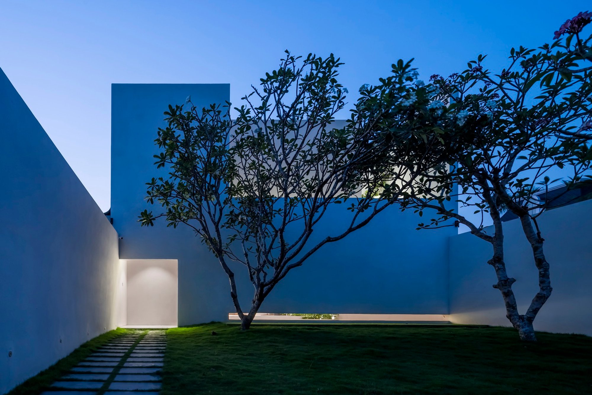 The Longcave 2 House by 23o5Studio: A Meditative Journey Through Space and Light in Củ Chi, Vietnam