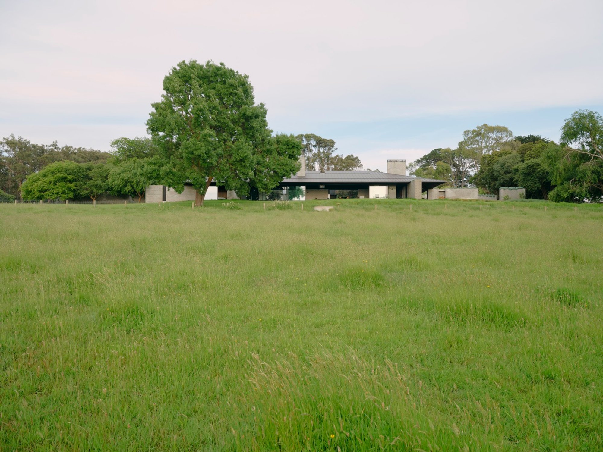 Merricks Farmhouse: A Contemporary Reimagining of the Australian Rural Homestead