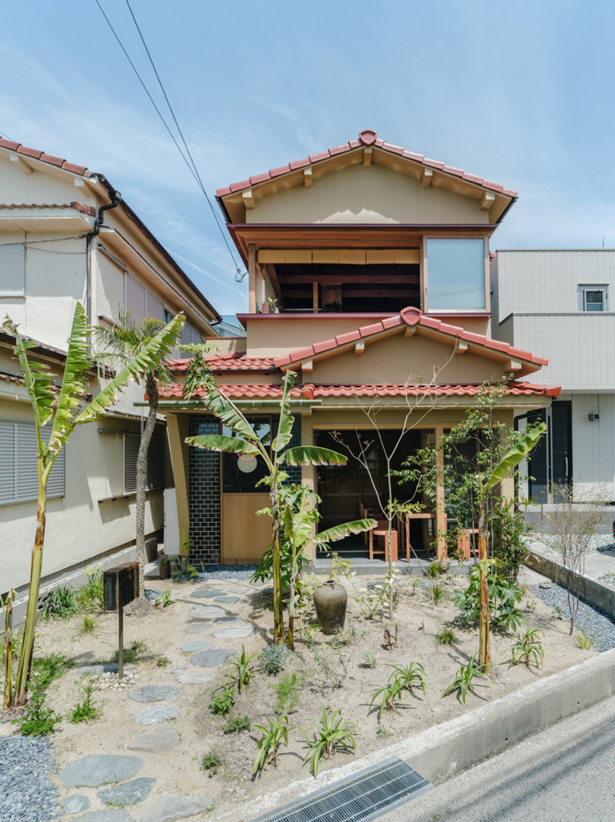 House in Hayashisaki Matsue Beach by Akio Isshiki Architects