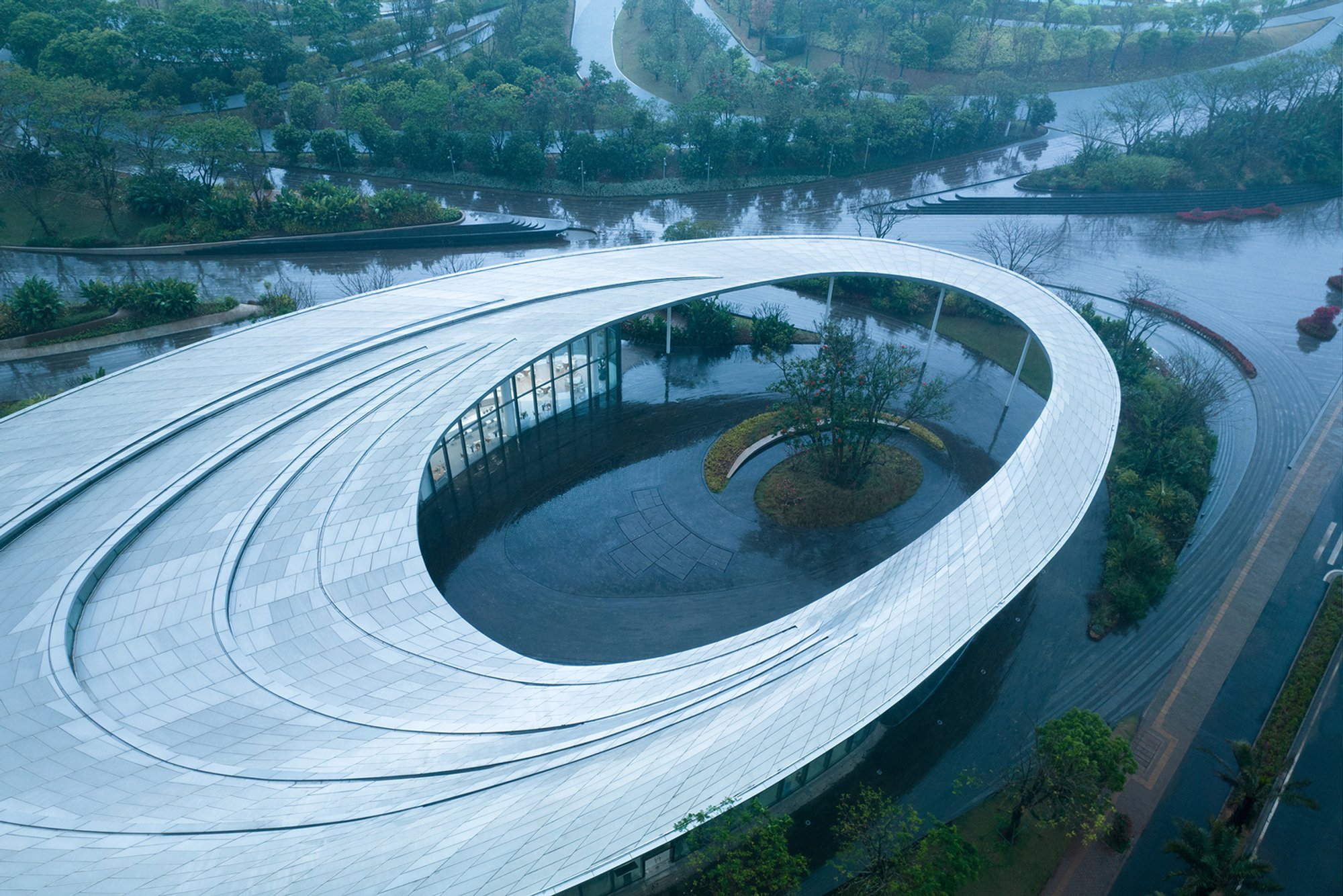 Haikou Xixiu Park Visitor Center by MUDA-Architects: A Futuristic Landmark Rooted in Local Tradition