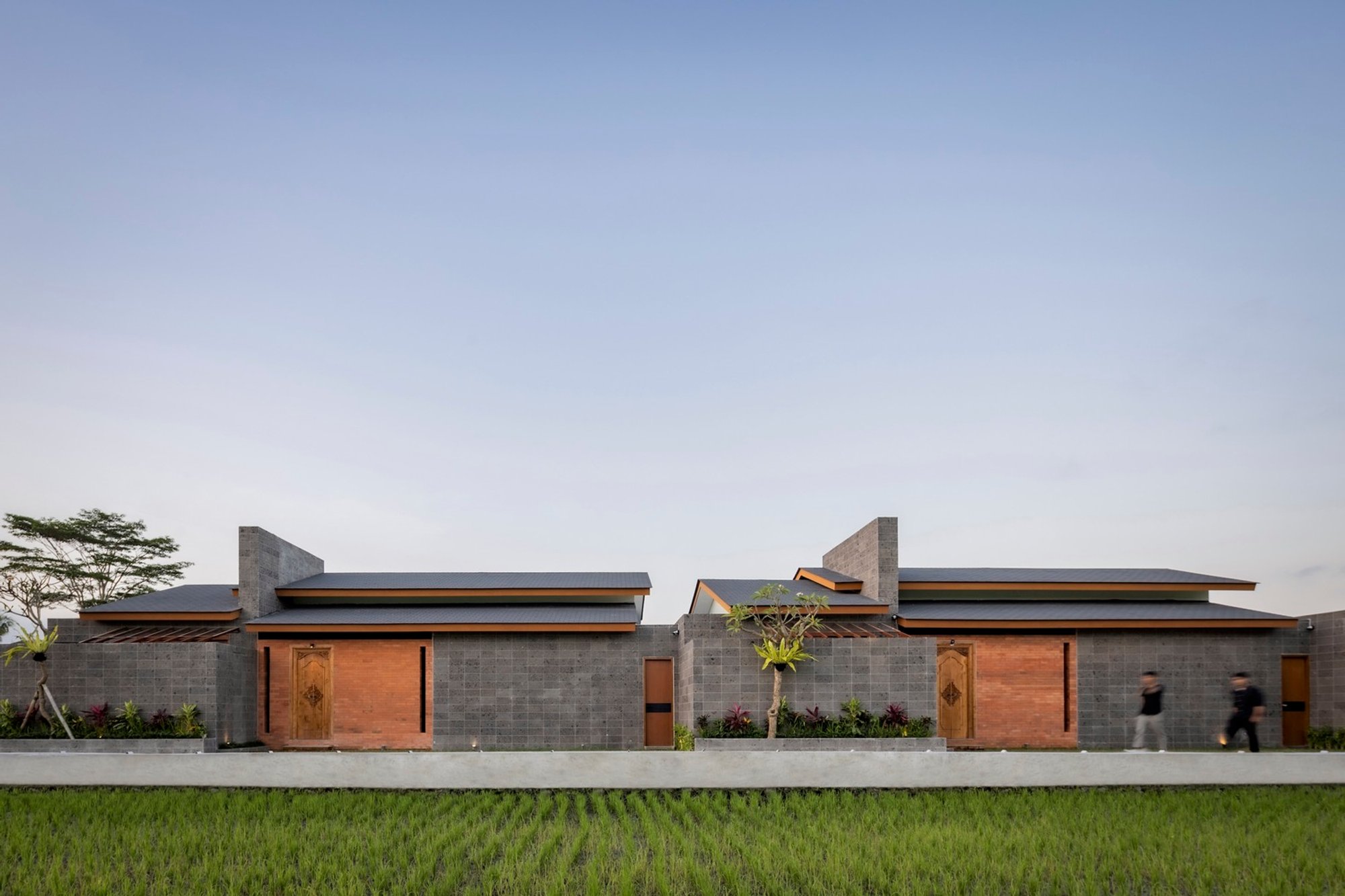 LDT Residence by UOS Architecture Studio: Contextual Minimalism in the Heart of Ubud’s Rice Fields