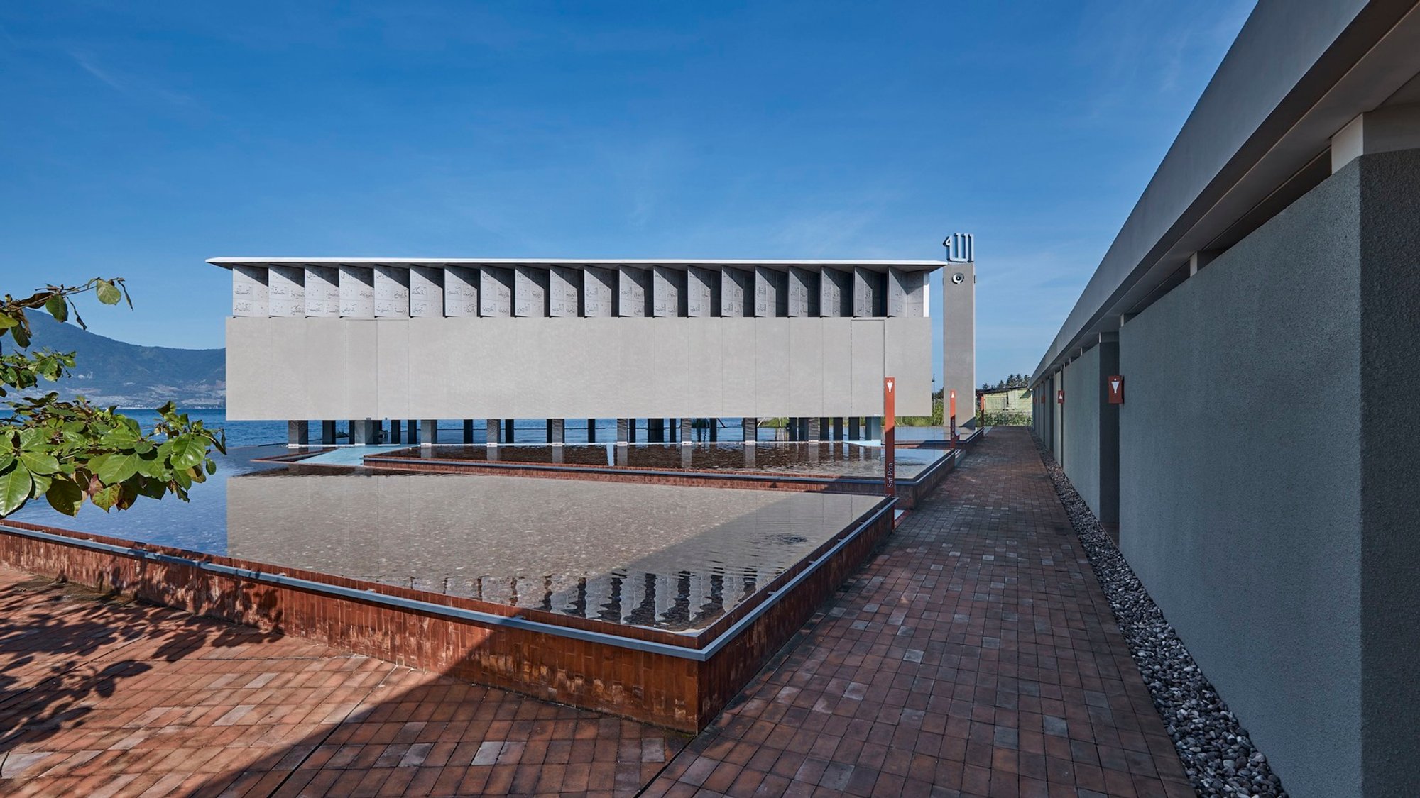 Nurul Yaqin Mosque by Dave Orlando + Fandy Gunawan: A Minimalist Sanctuary Rooted in Nature and Spiritual Memory