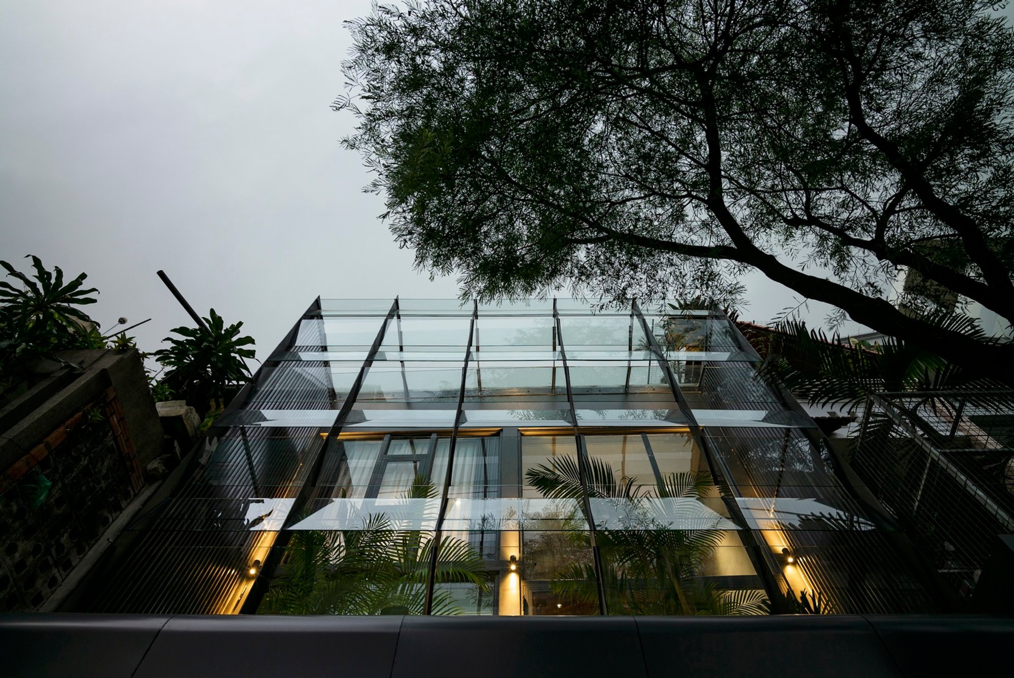 Bao Long Office by H.a + NQN: A Vibrant Mixed-Use Renovation in Ho Chi Minh City