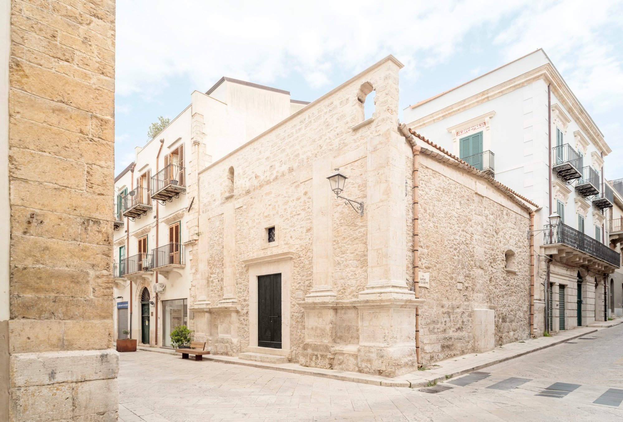 Prior Ecclesia – A 16th-Century Church Transformed into a Contemporary Office