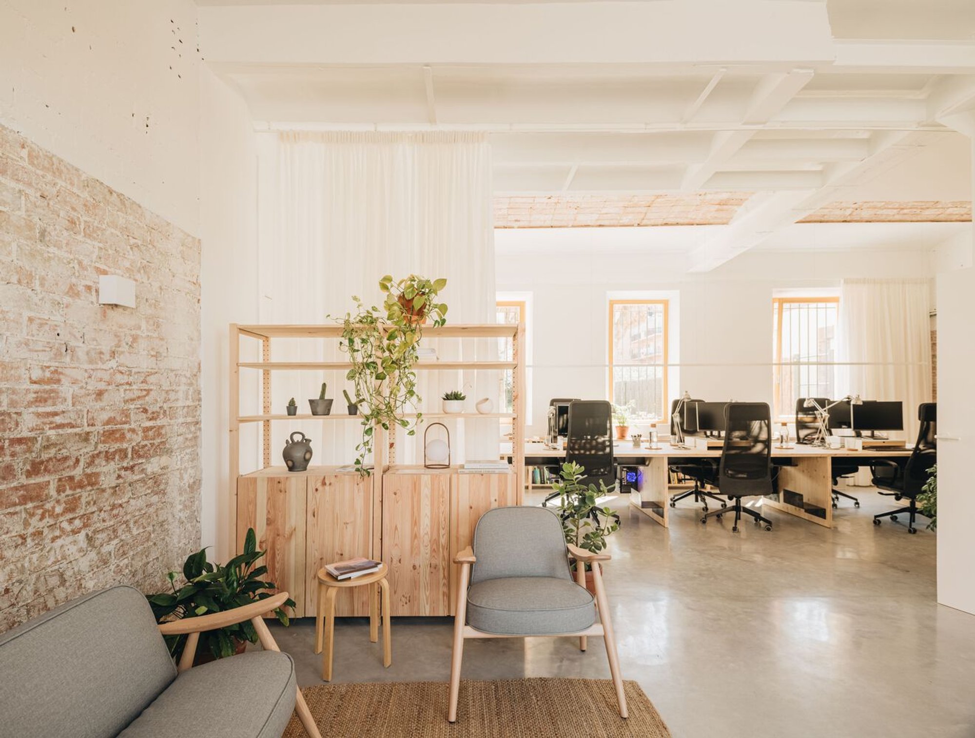 Office Studio by UNDOS Arquitectura: A Minimalist Cowork Interior in Celrà, Spain